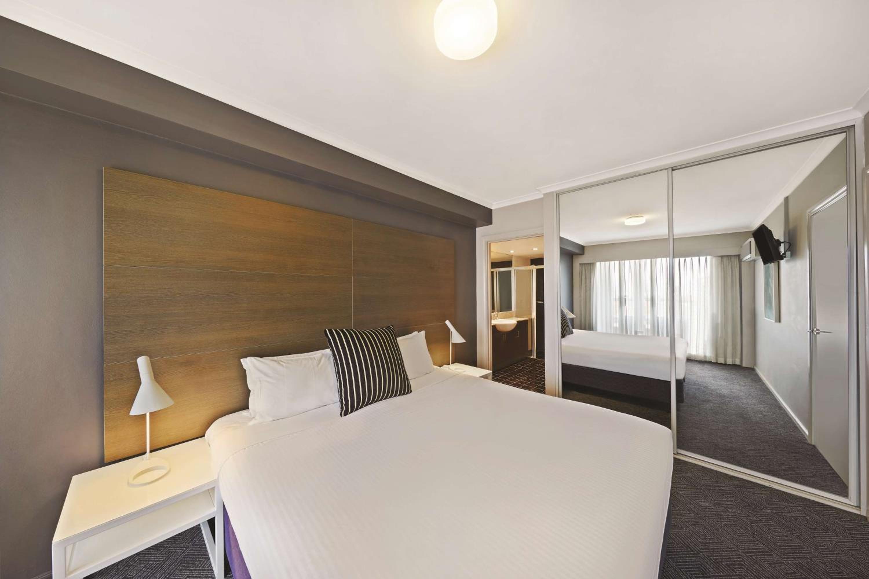 1 Bedroom Apartment with Balcony and View thumbnail 6