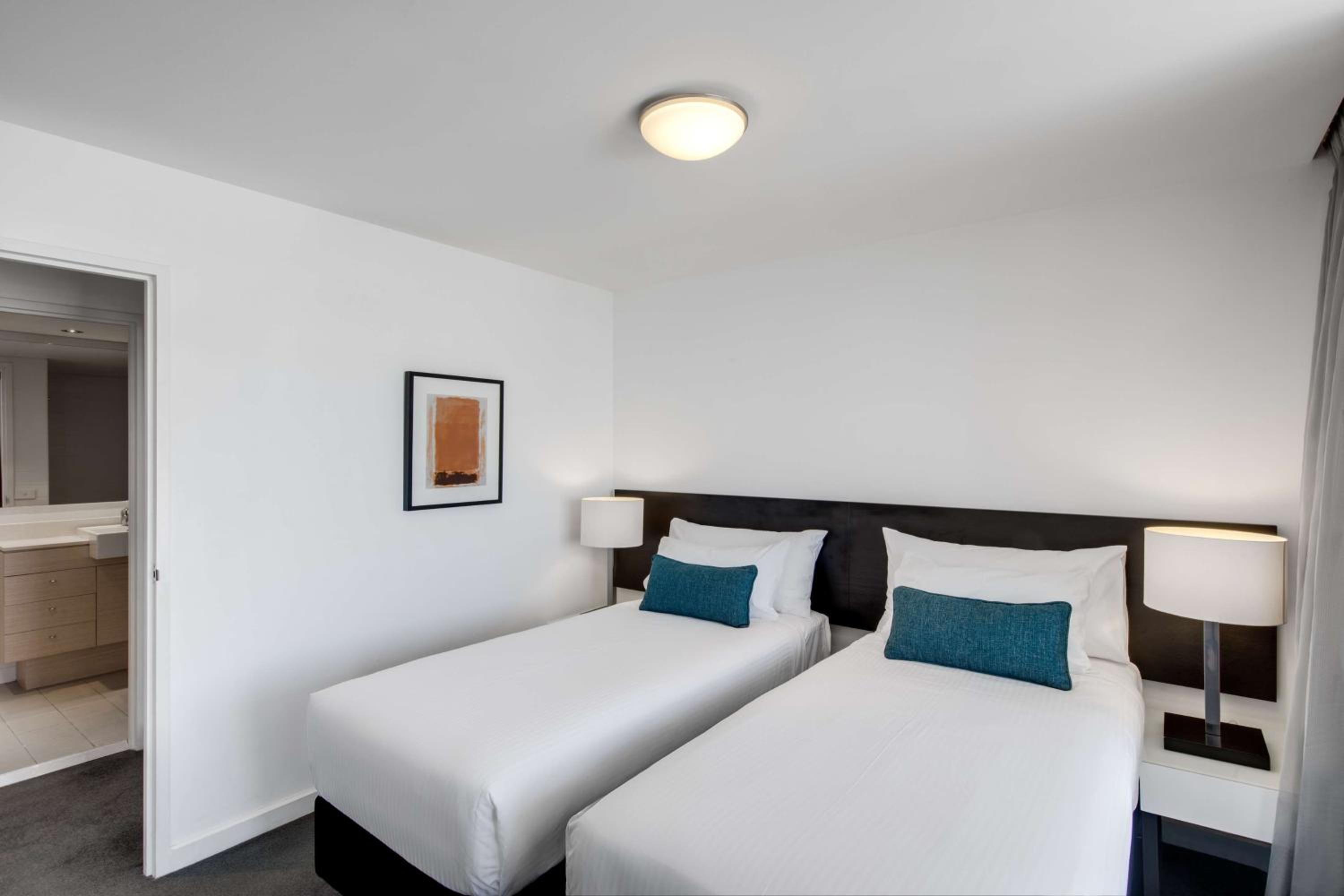 One-Bedroom Apartment - Photo 2