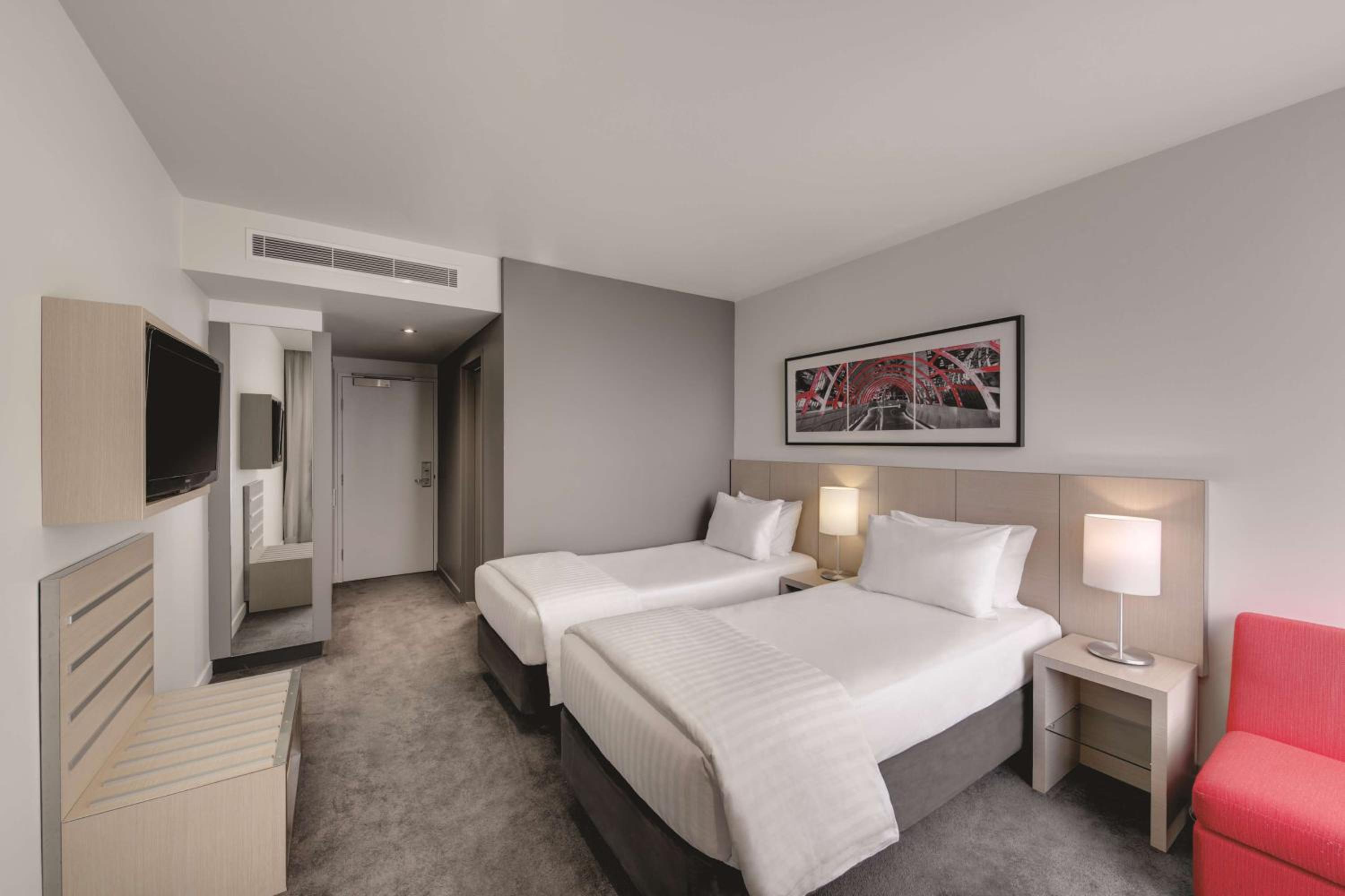 Standard Twin Room - Photo 7