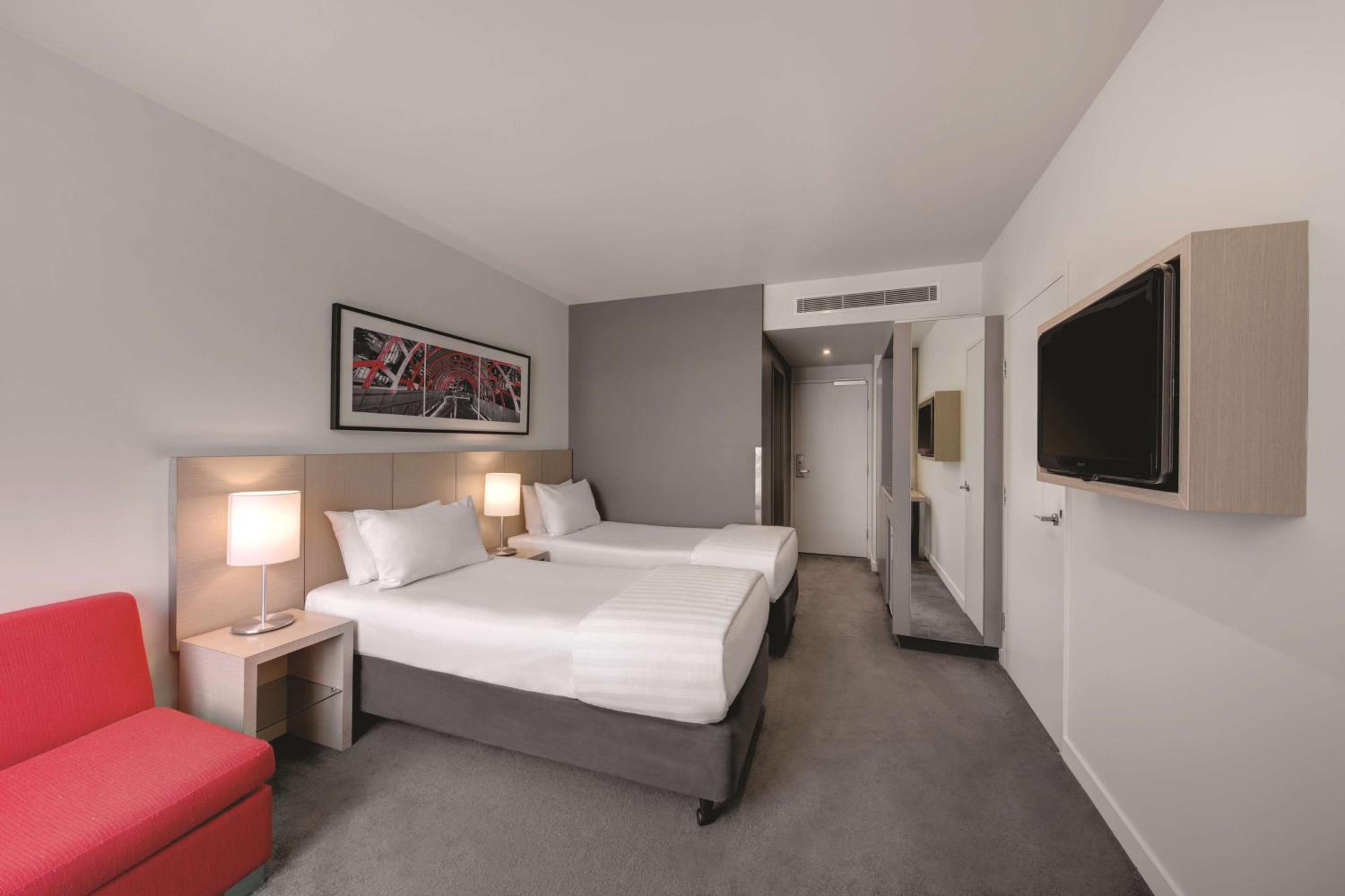 Standard Twin Room - Photo 4
