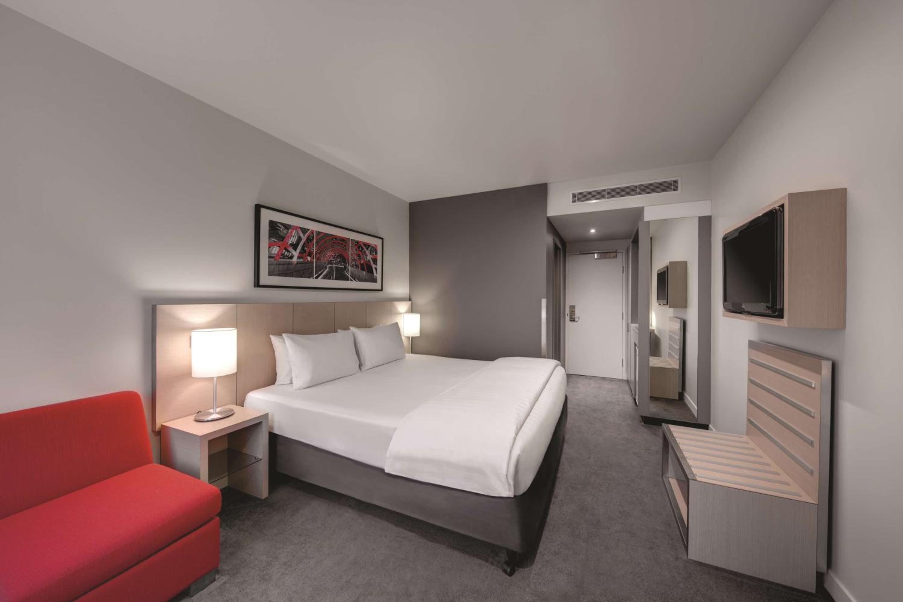 Standard King Room - Photo 5