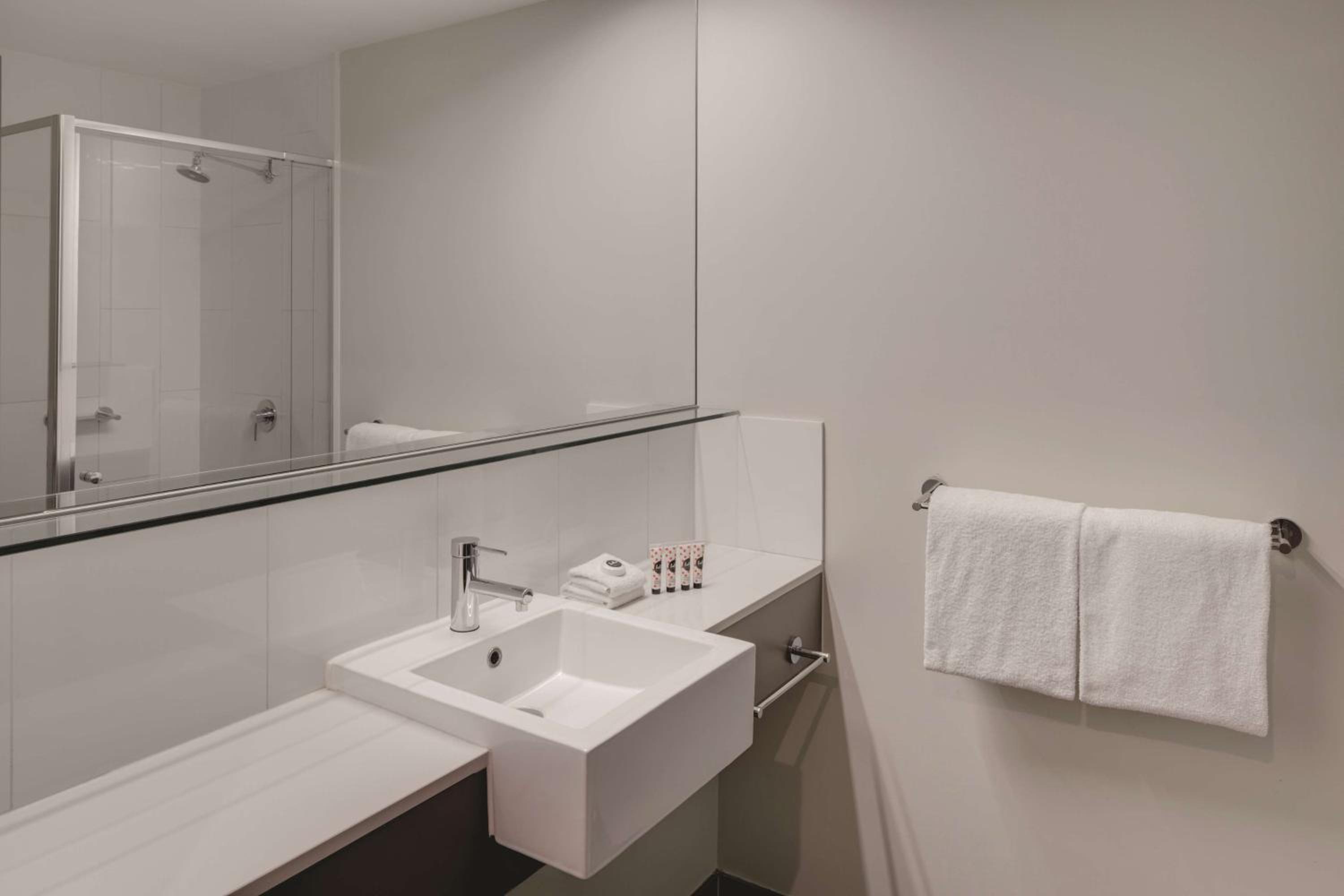 Standard Triple Room - Photo 5