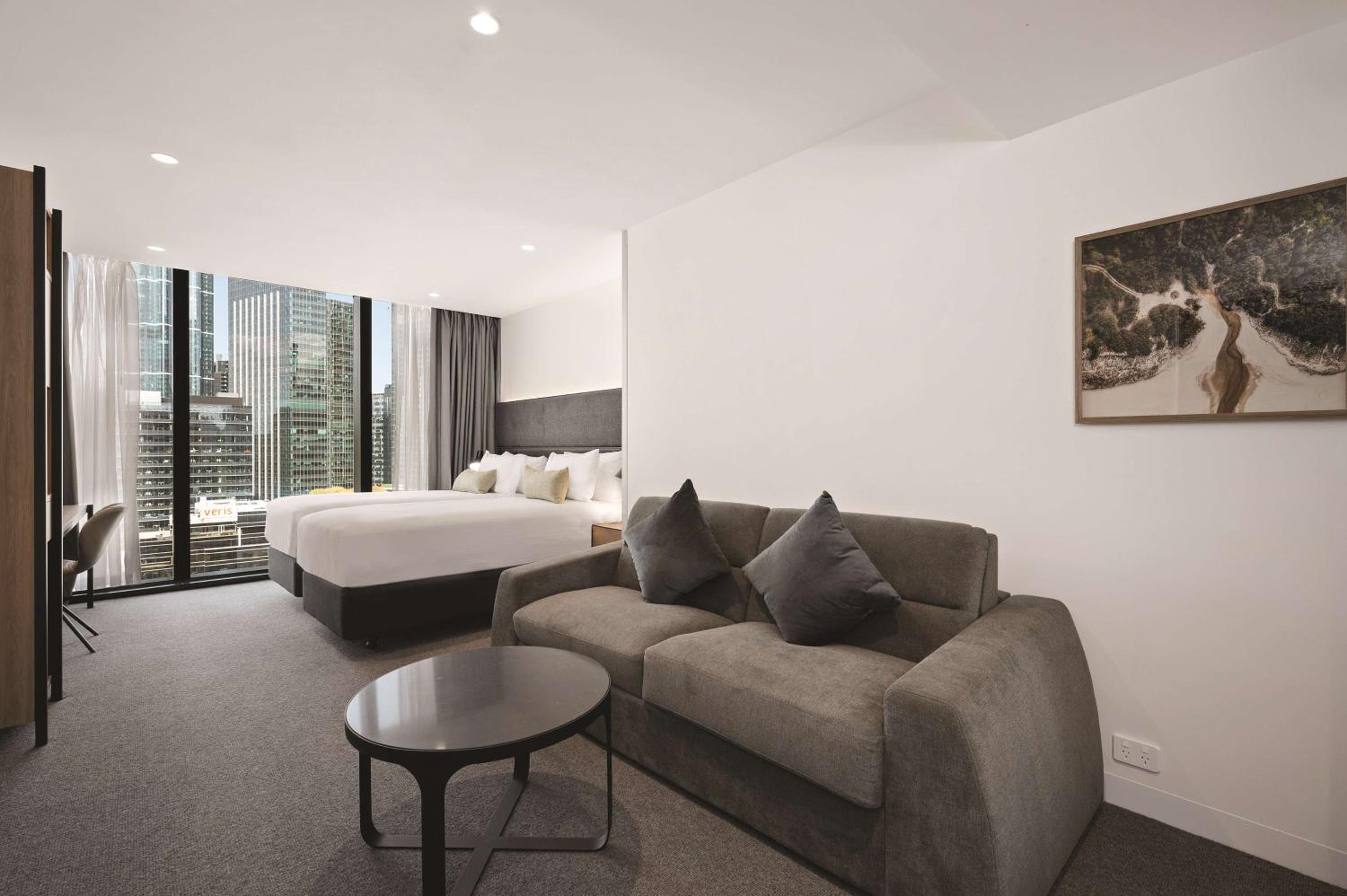 Family Room thumbnail 5