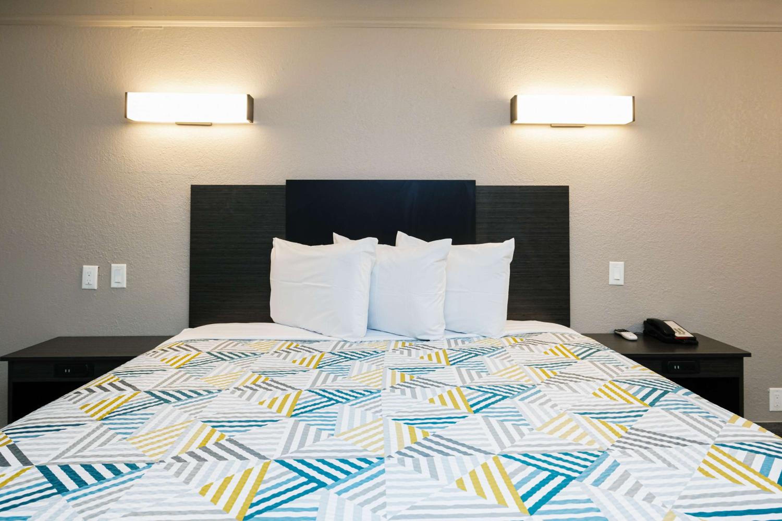 1 King Bed | Kitchen - Photo 3