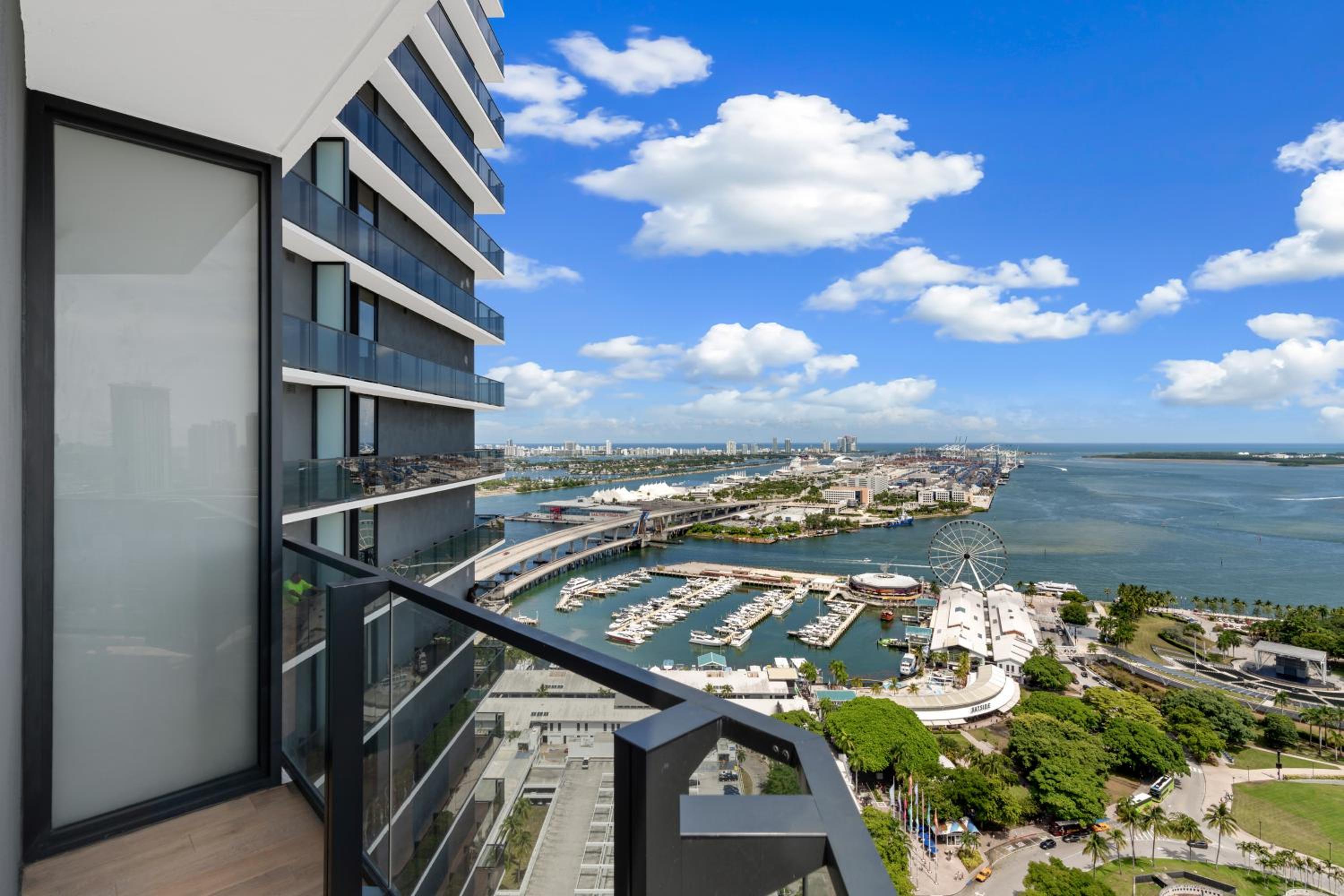 Ocean View One Bedroom Suite with King Bed ADA thumbnail 5