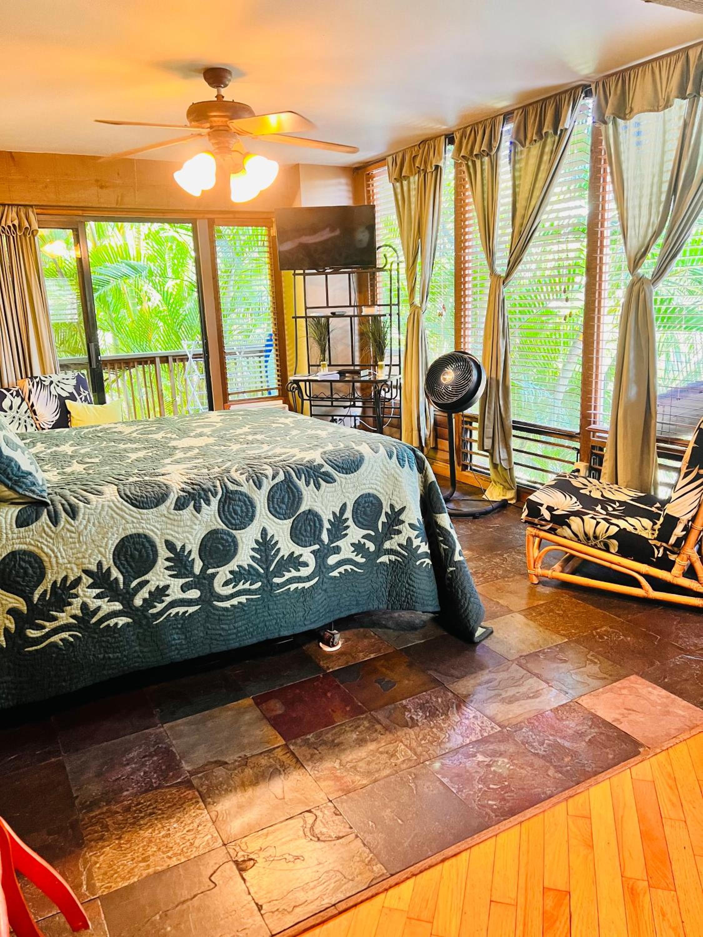 Deluxe Queen Room - Photo 16