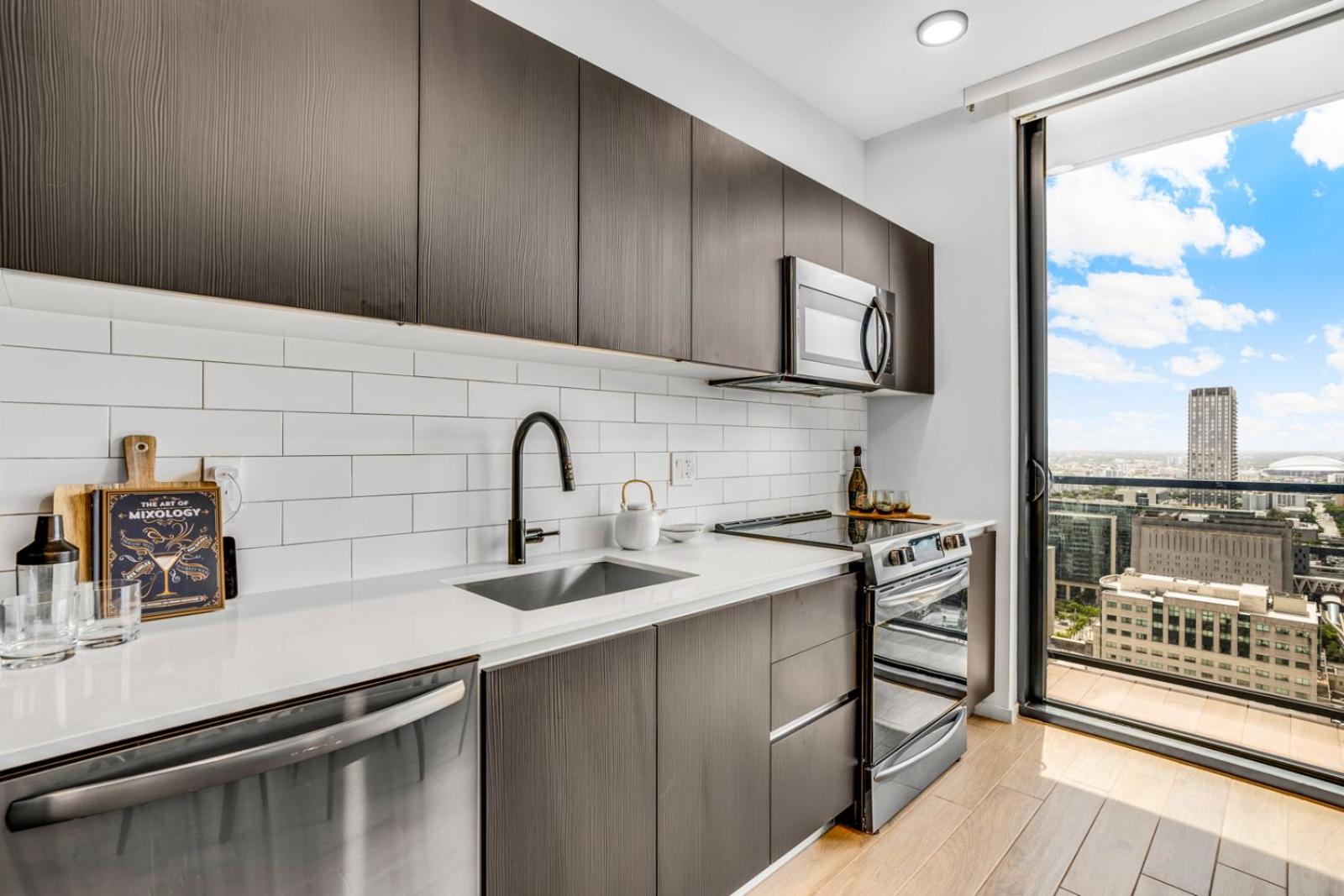 City View Three Bedroom Suite with King/Queen/Queen