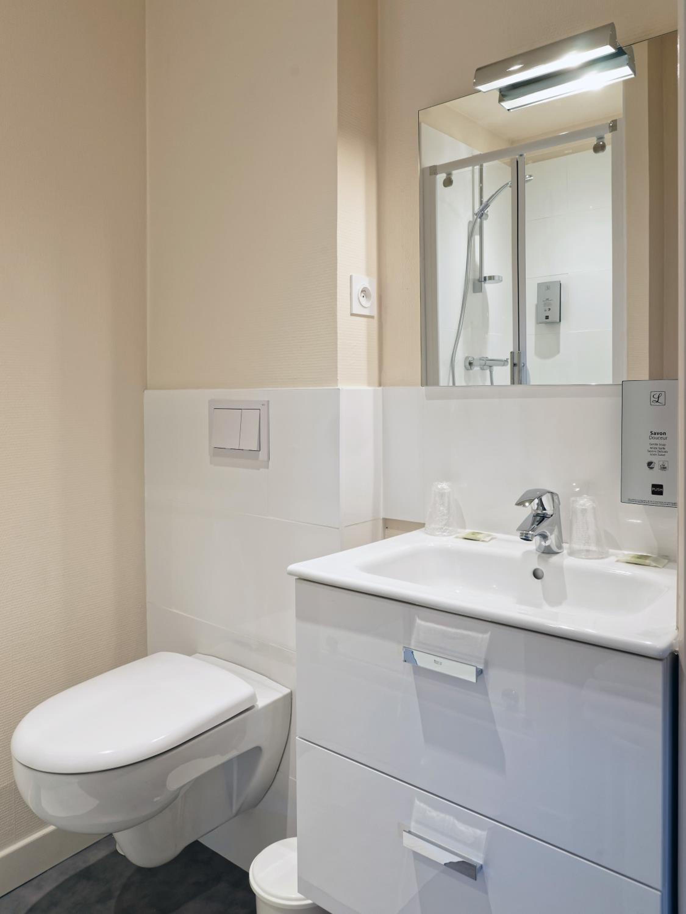 Budget Double Room - Photo 4