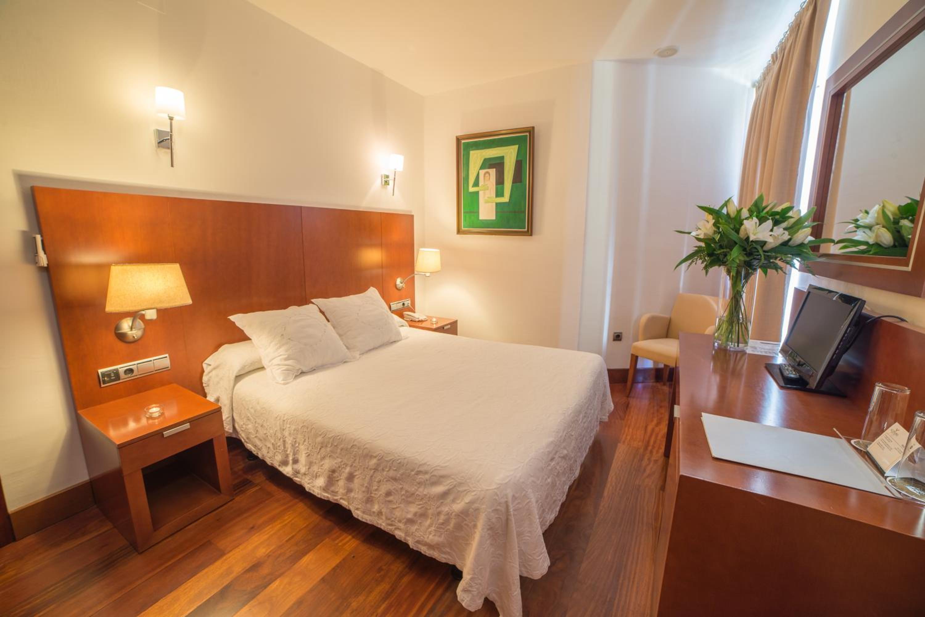 Standard Double Room - Photo 19