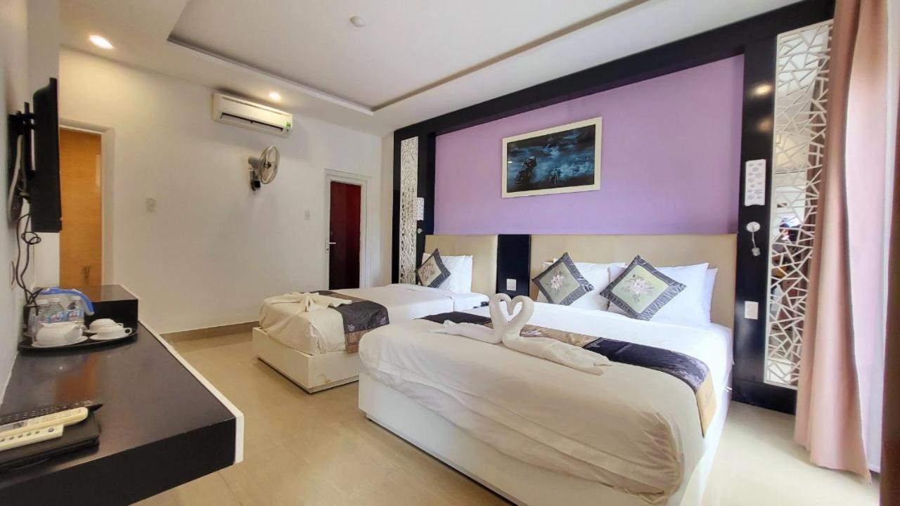 Family Room - Photo 2