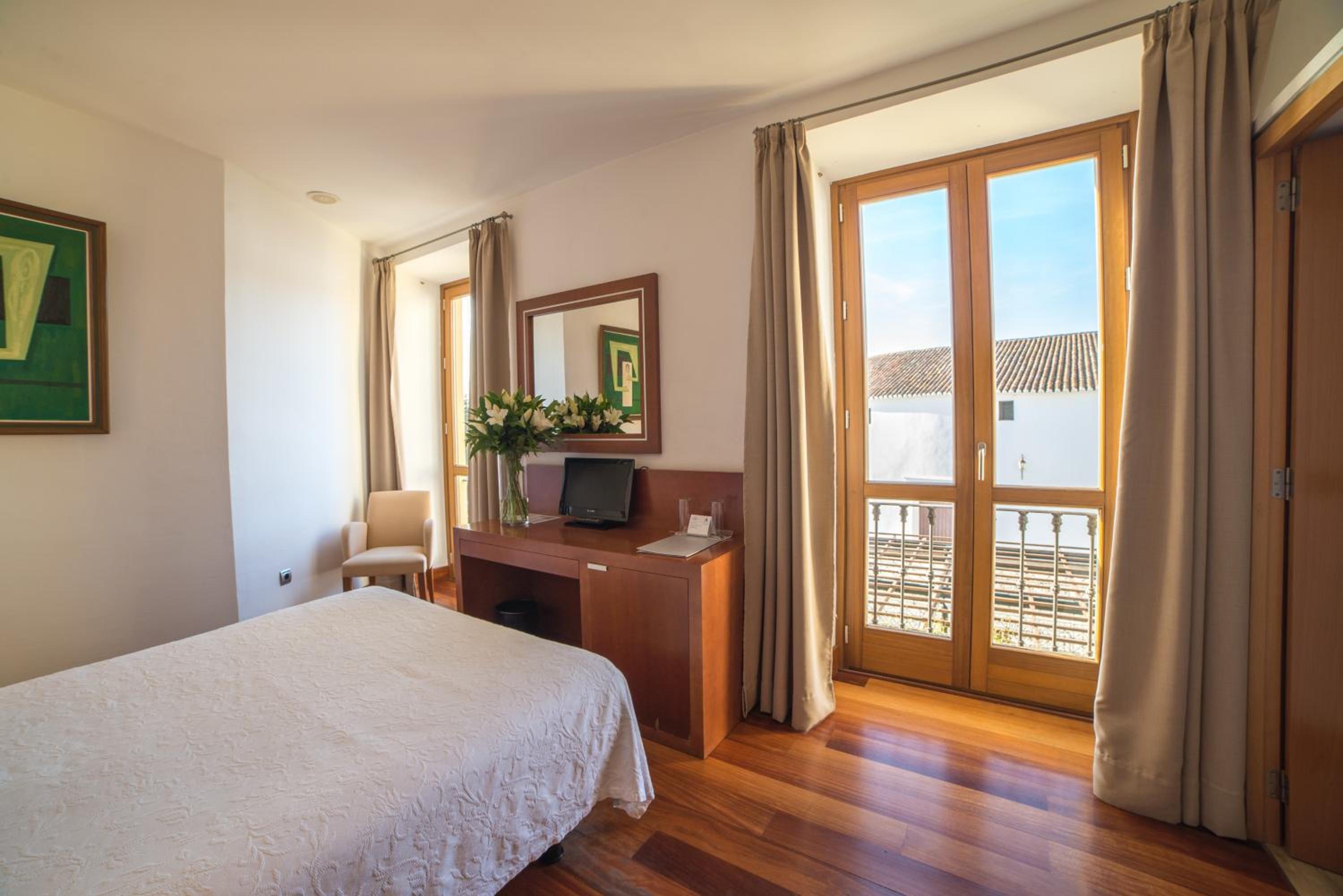 Standard Double Room - Photo 2