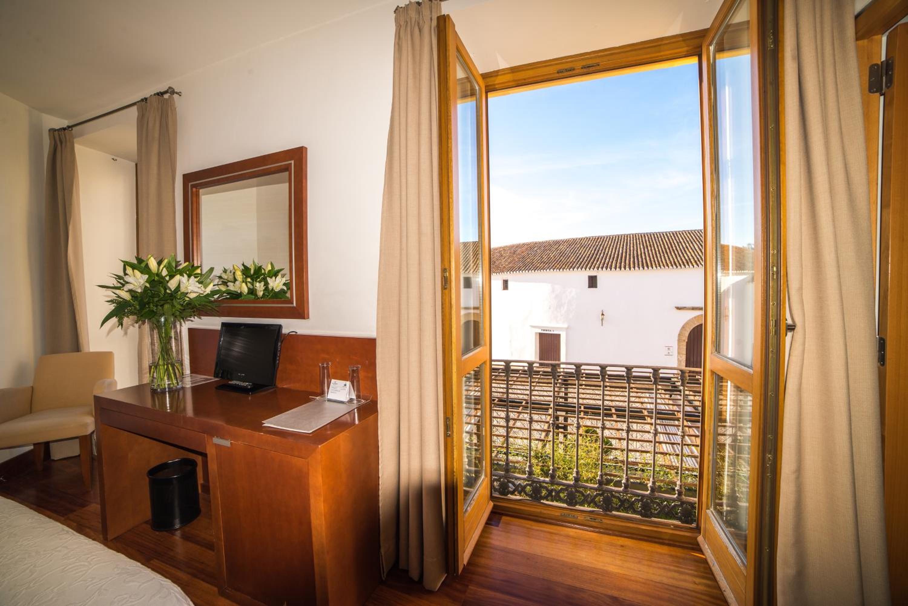 Standard Double Room - Photo 3