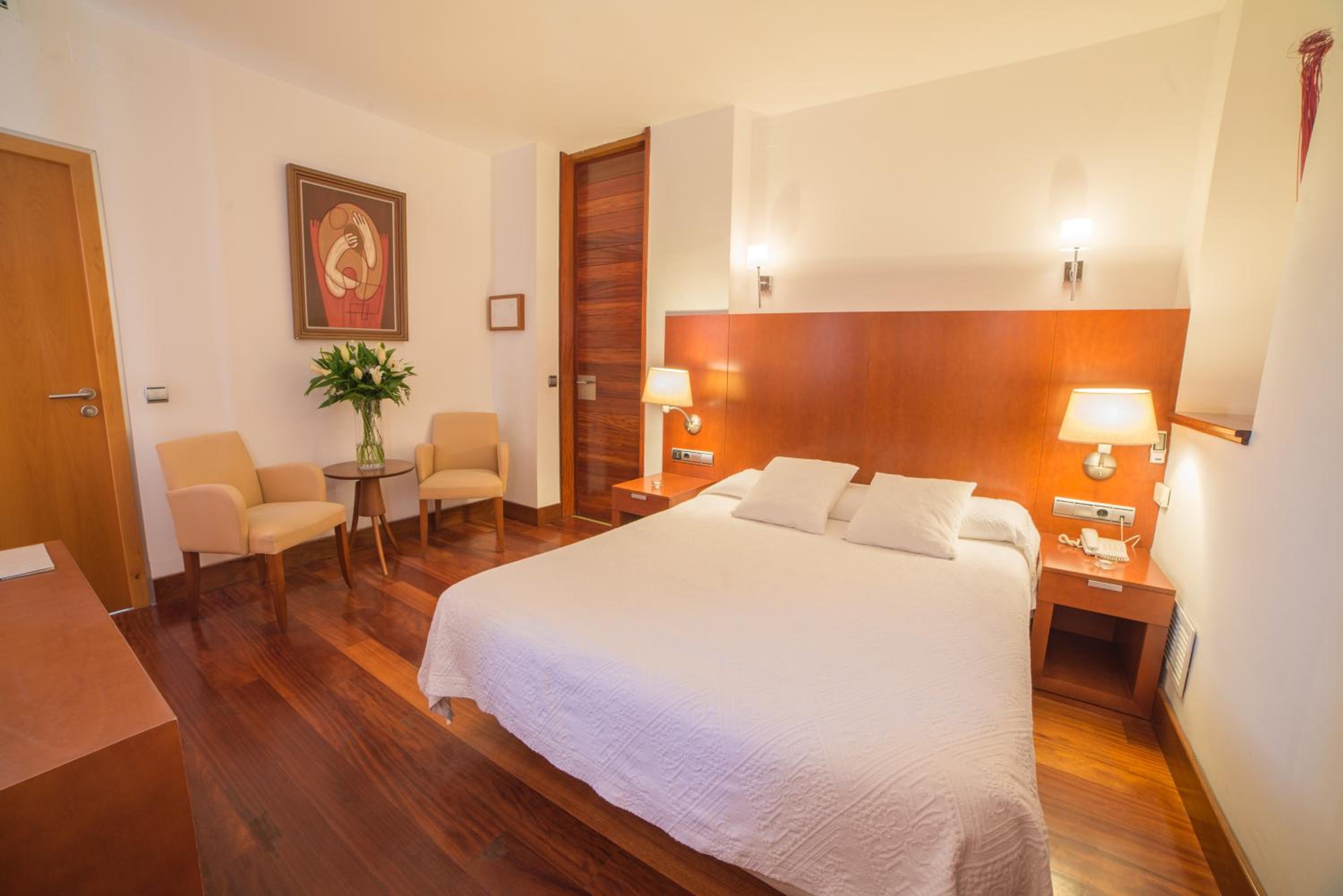 Standard Double Room - Photo 20