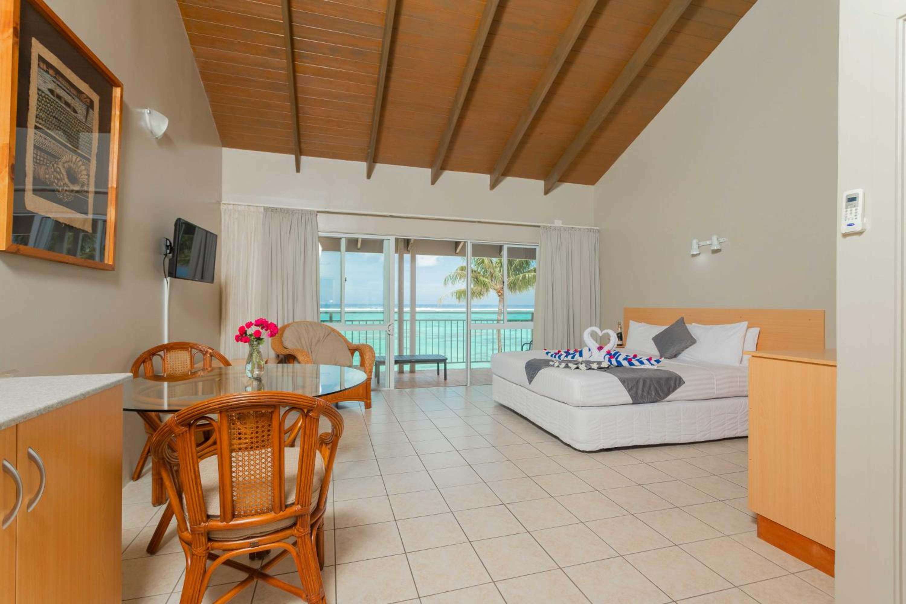Deluxe Beachfront Studio - Adults Only photo 2