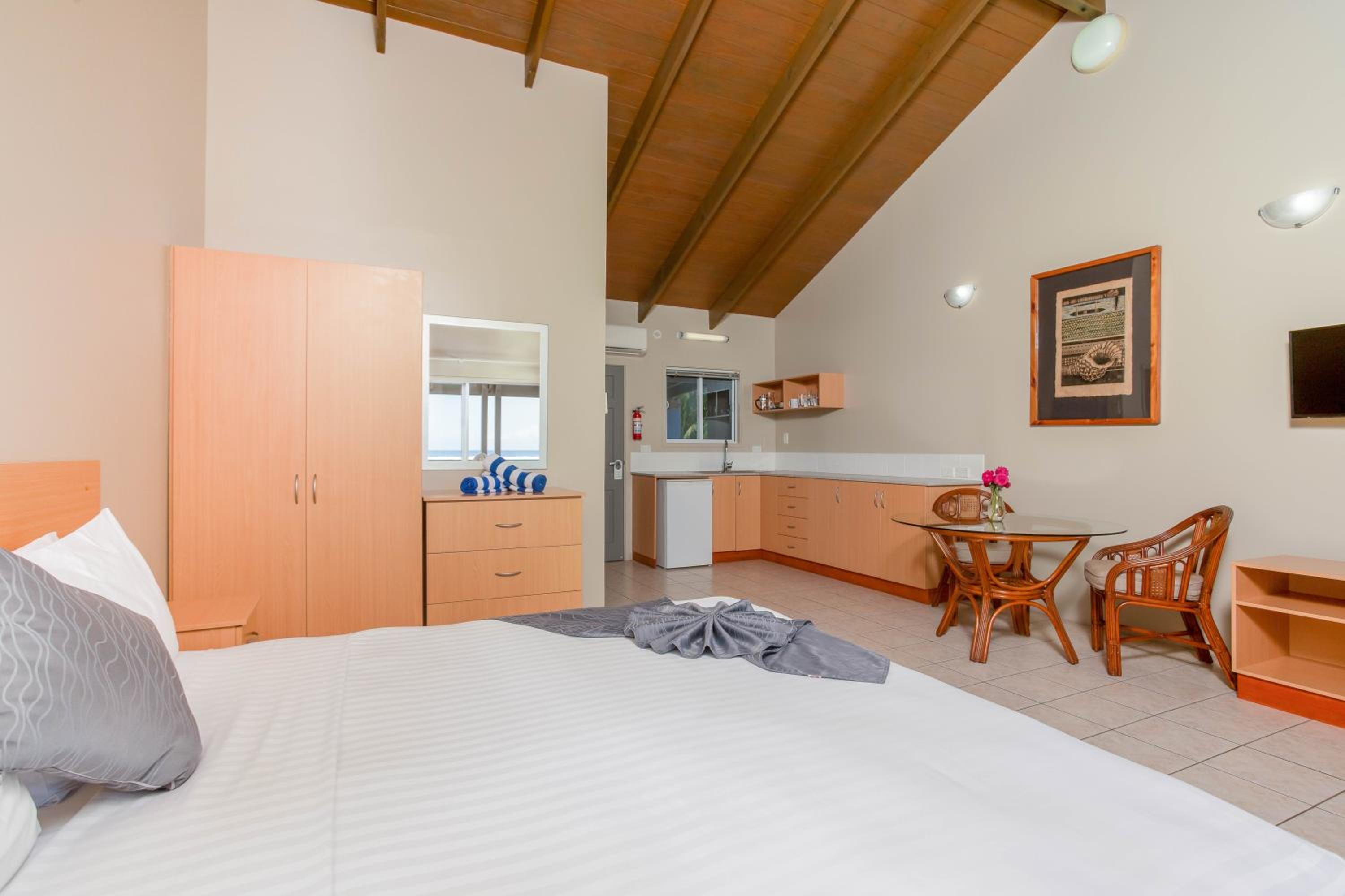 Deluxe Beachfront Studio - Adults Only photo 3