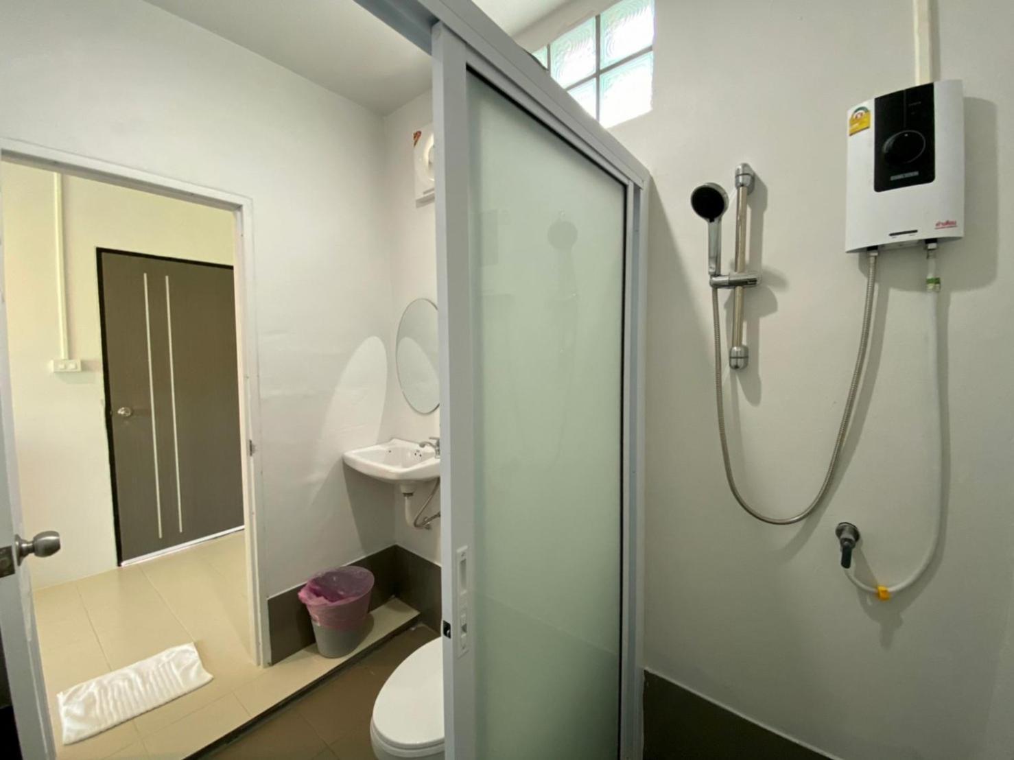 Standard Triple Room - Photo 8