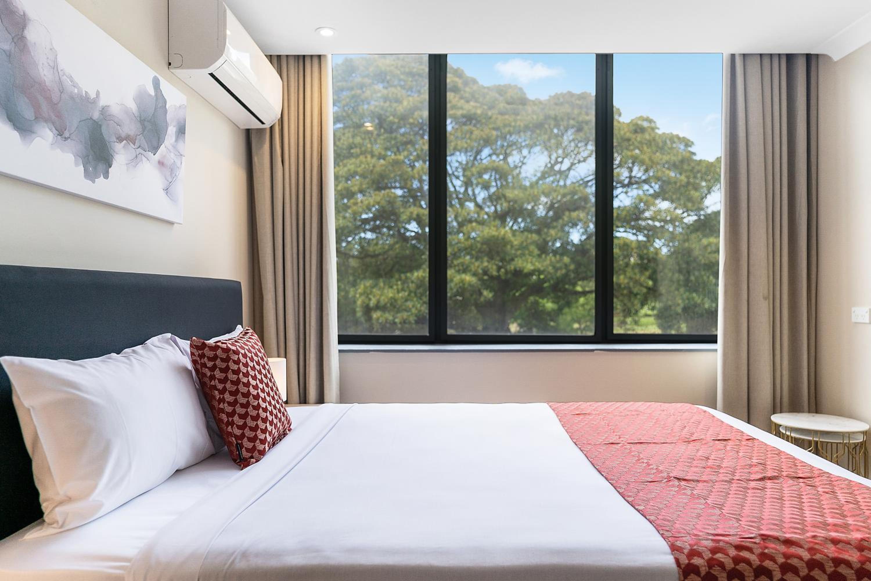 Family Deluxe Room with One King and One Queen Beds - Park View photo 2