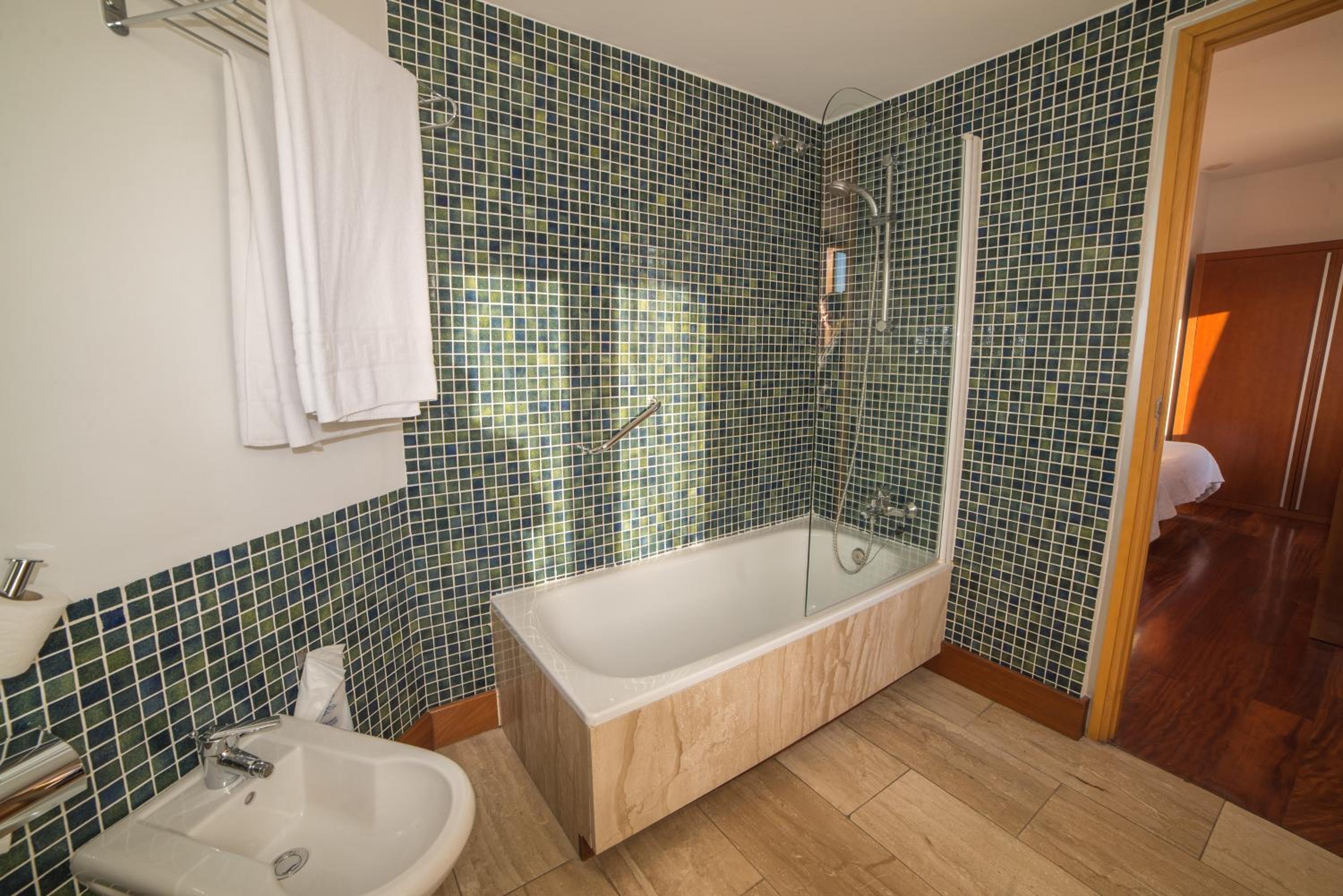 Standard Double Room - Photo 14