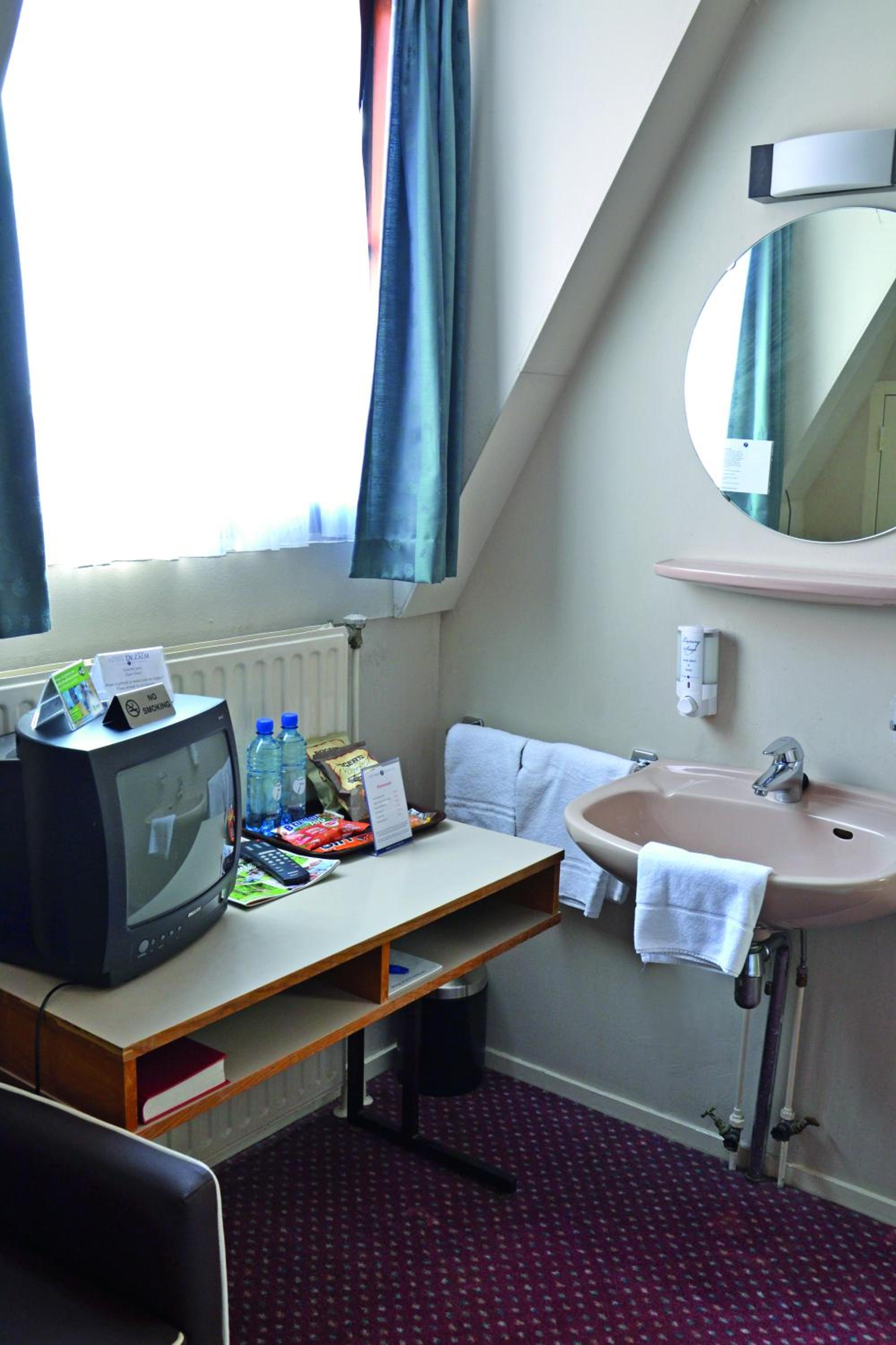 Budget Double Room - Photo 2