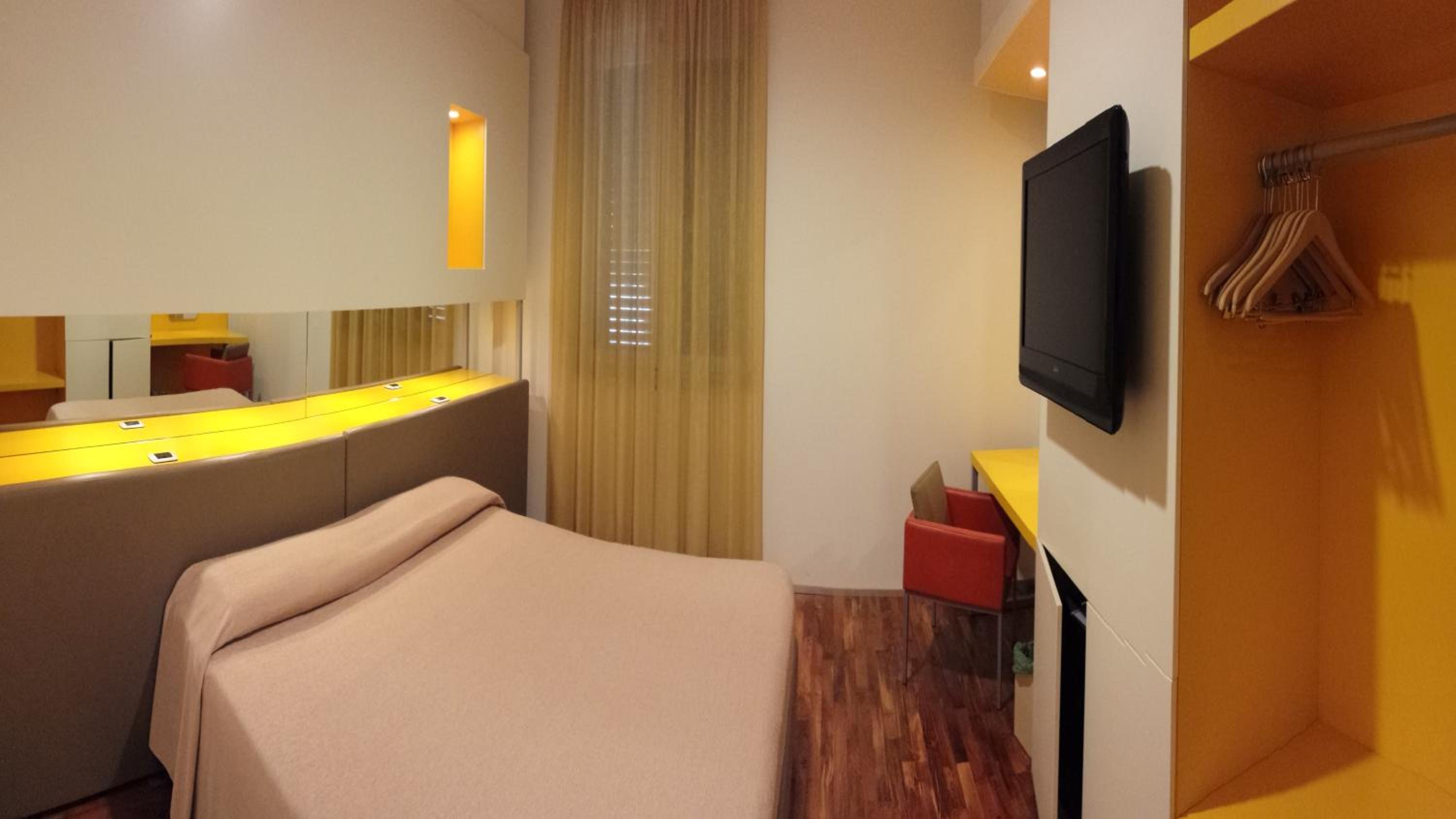 Double or Twin Room photo 2