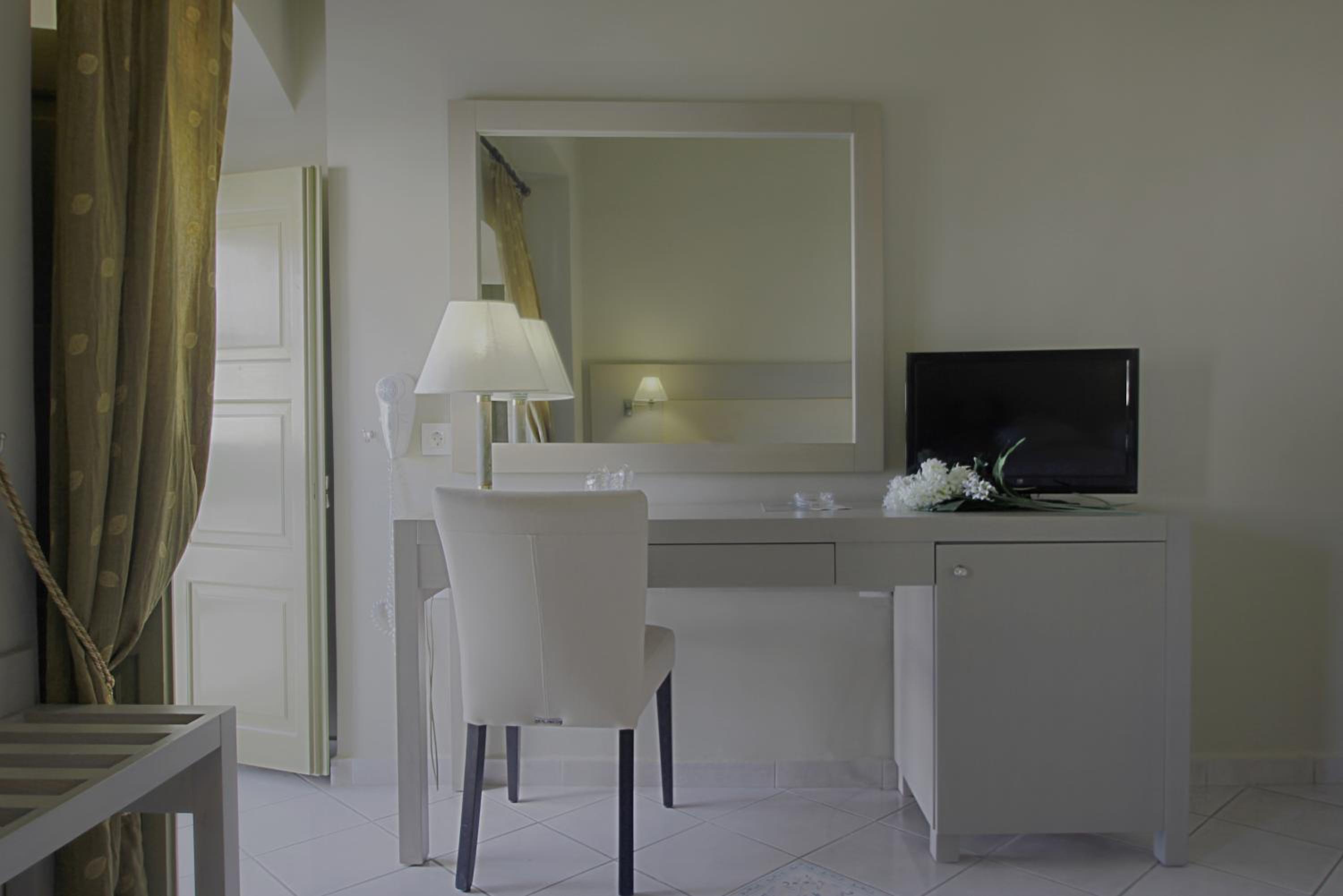 Double or Twin Room - Photo 6