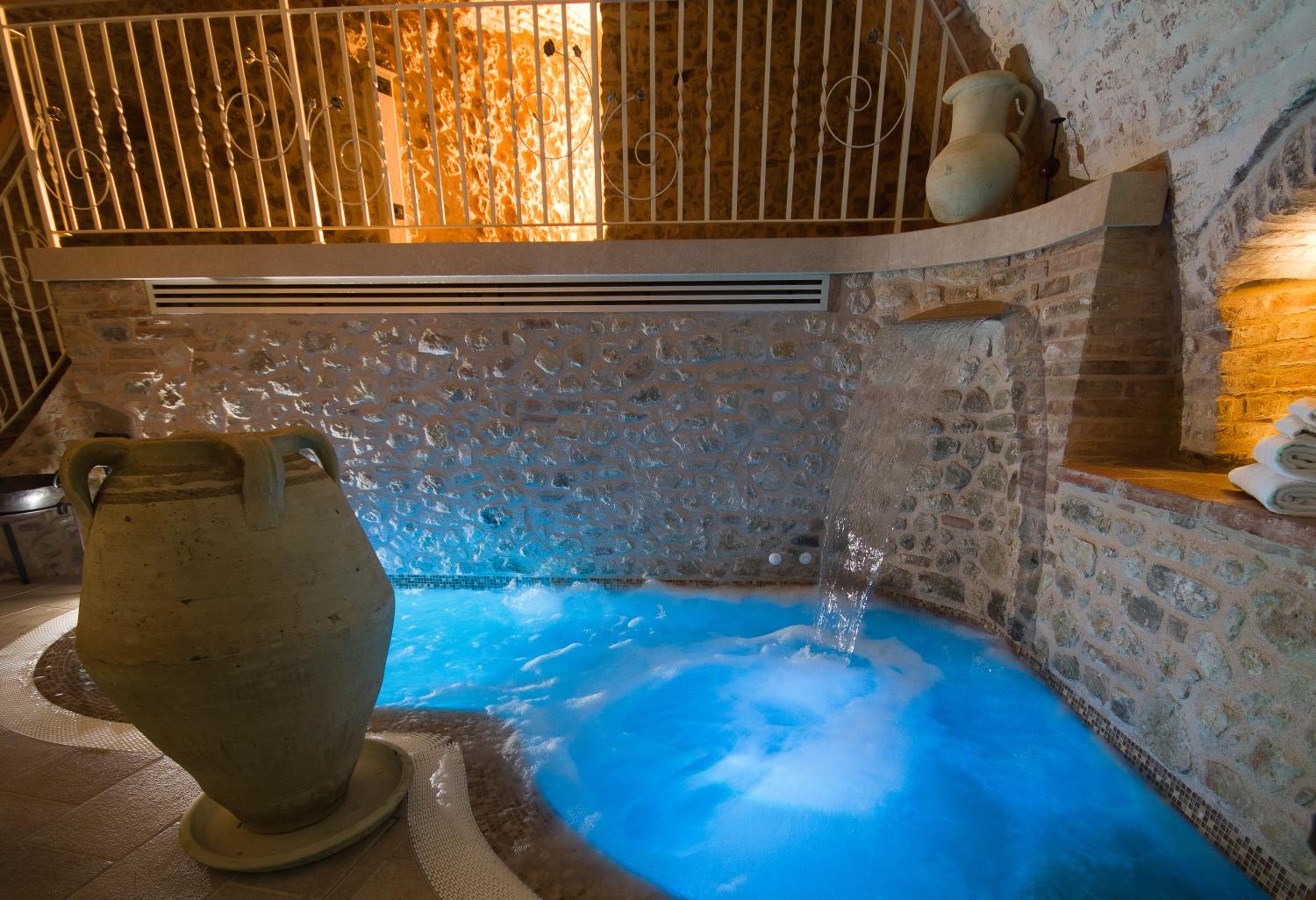 Imperial Suite with Private Pool - Photo 16
