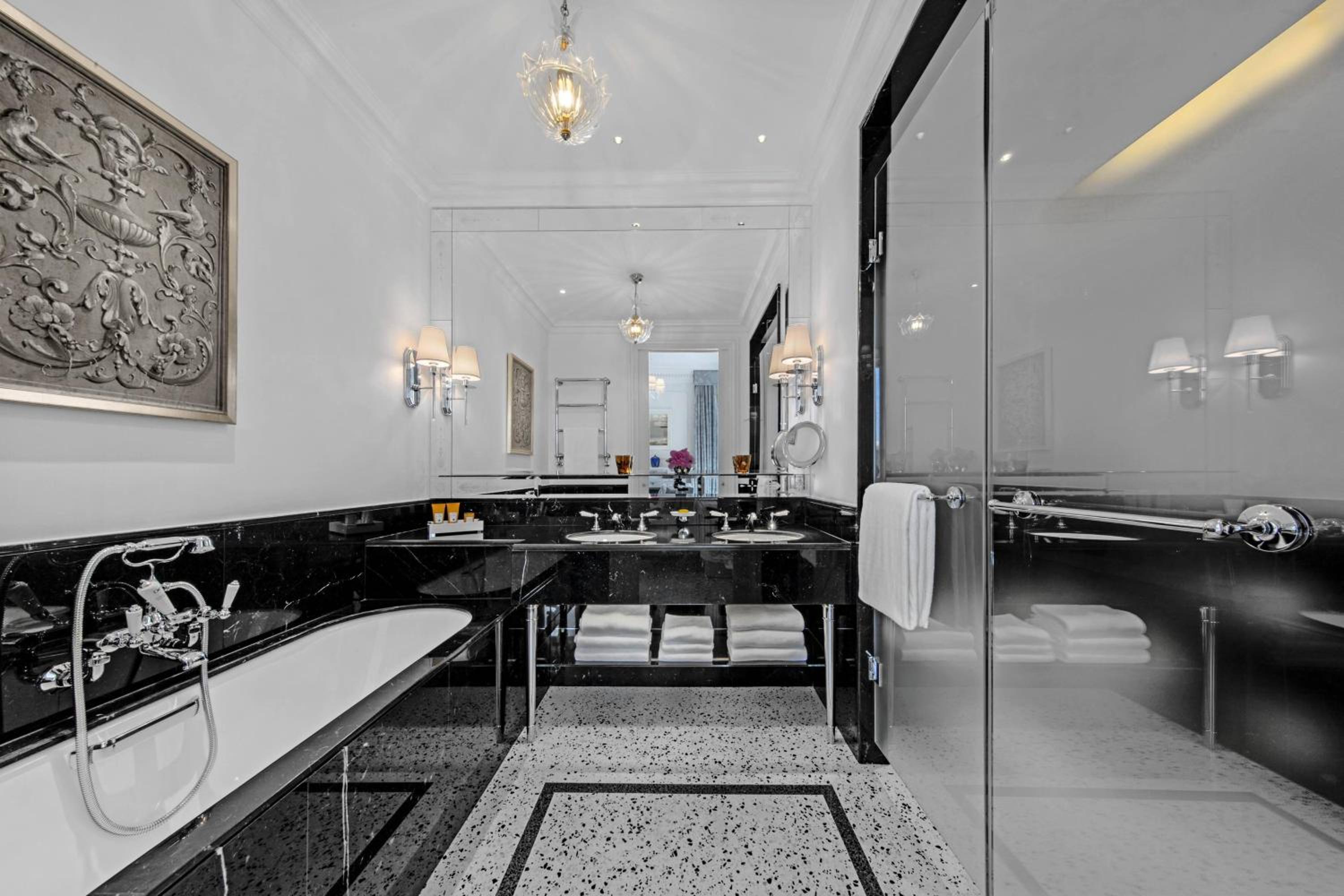Deluxe Double King, Guest room