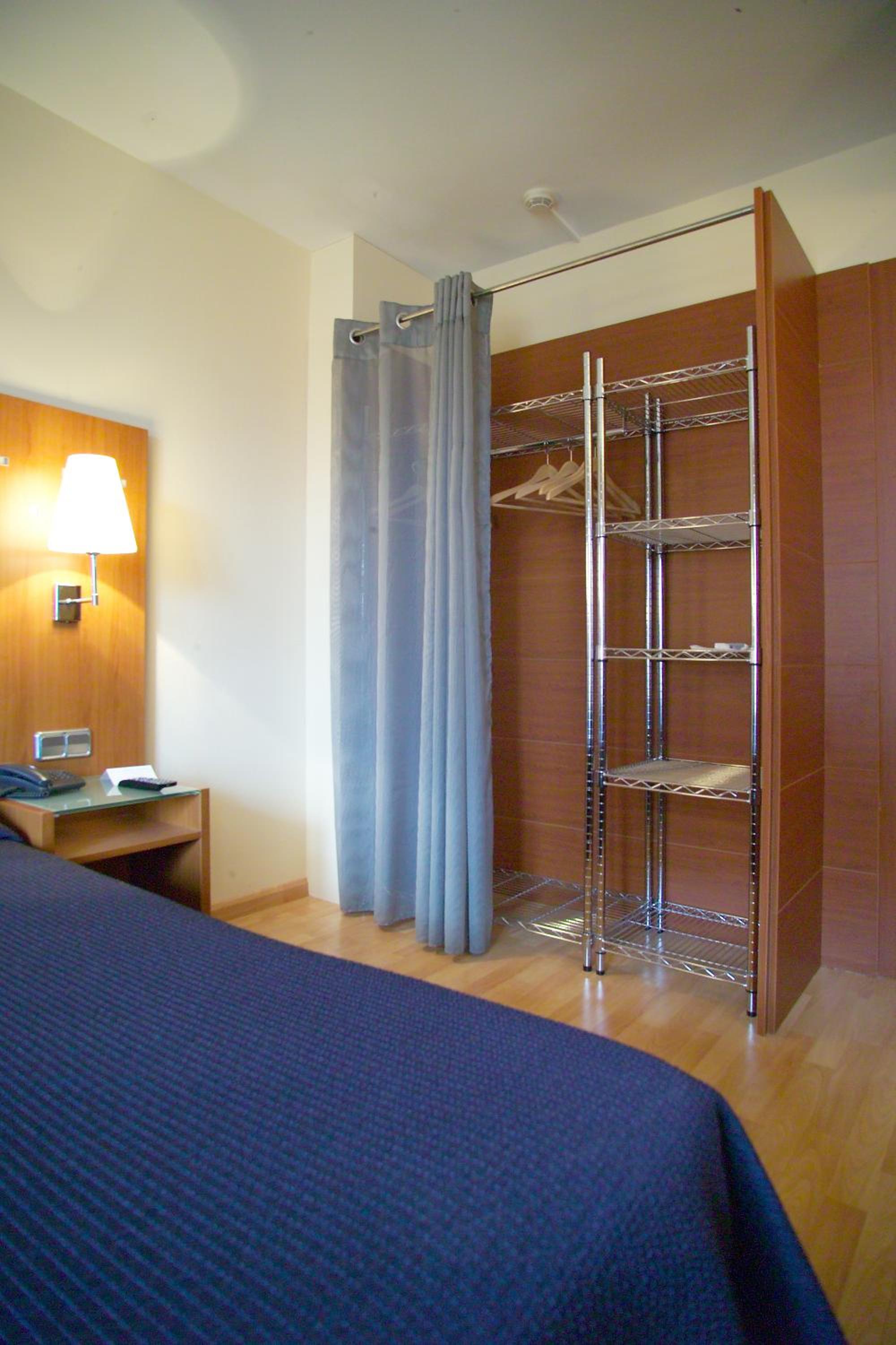 Double or Twin Room - Photo 4