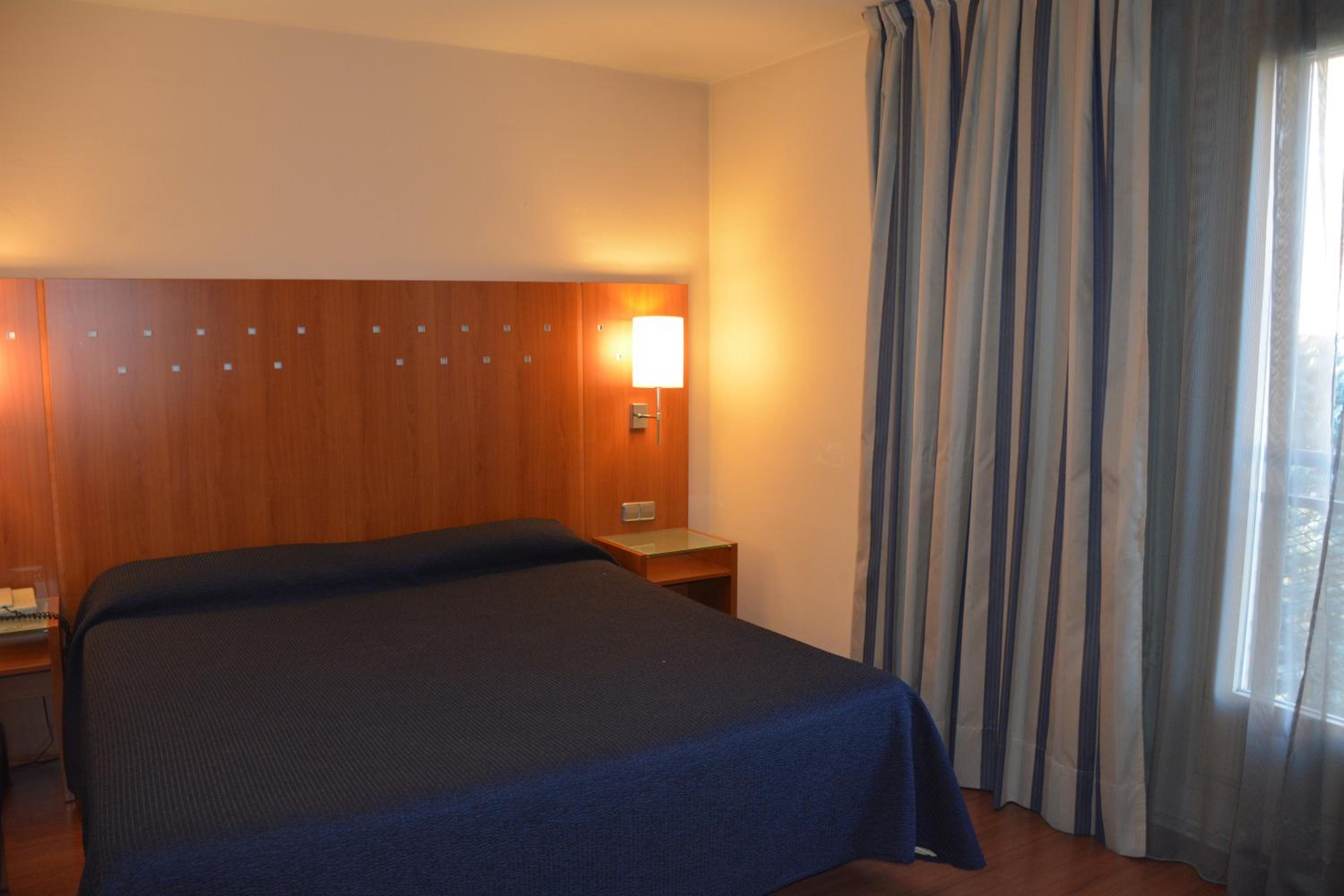 Double or Twin Room - Photo 6