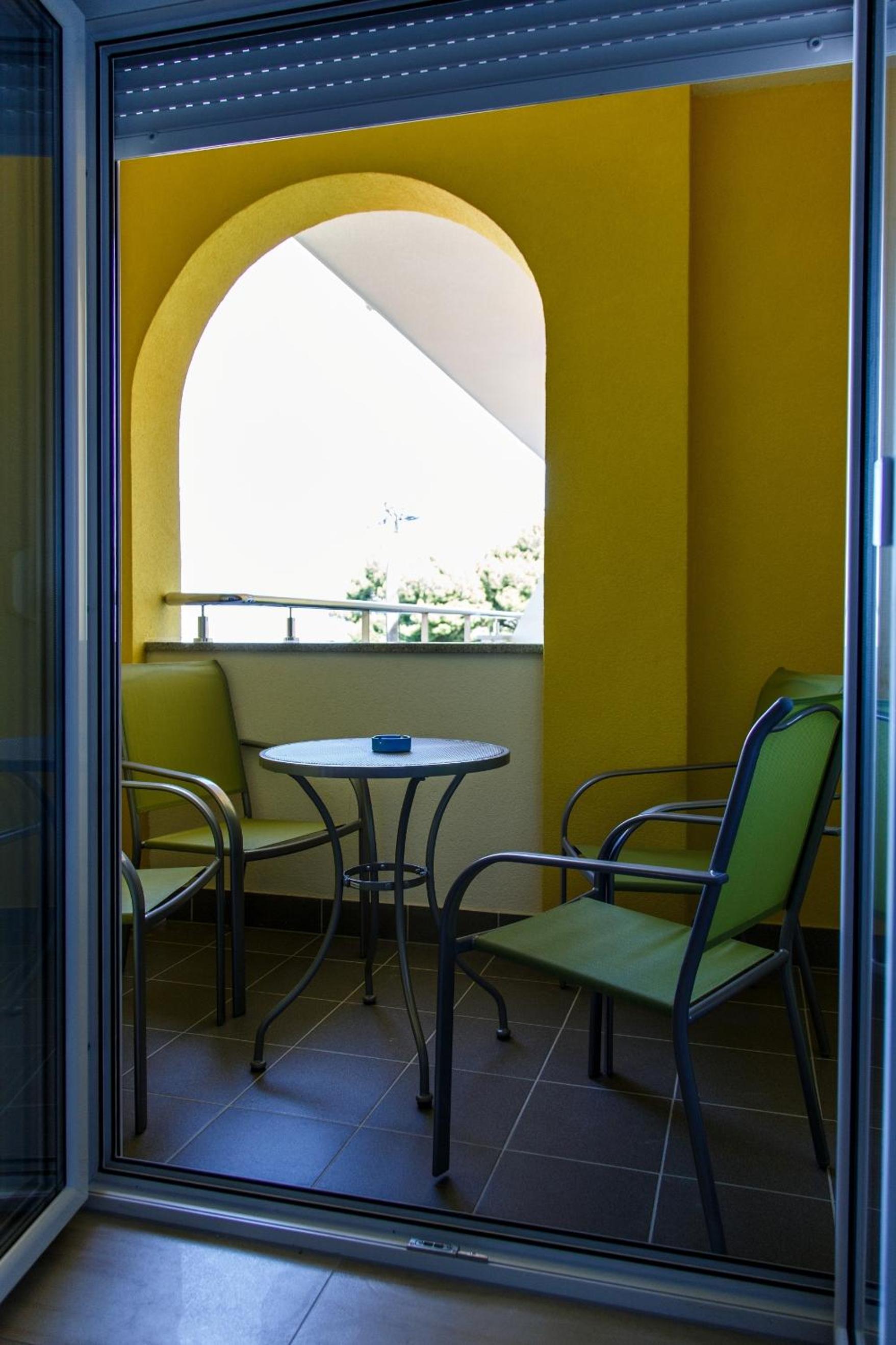 Apartment with Balcony photo 3