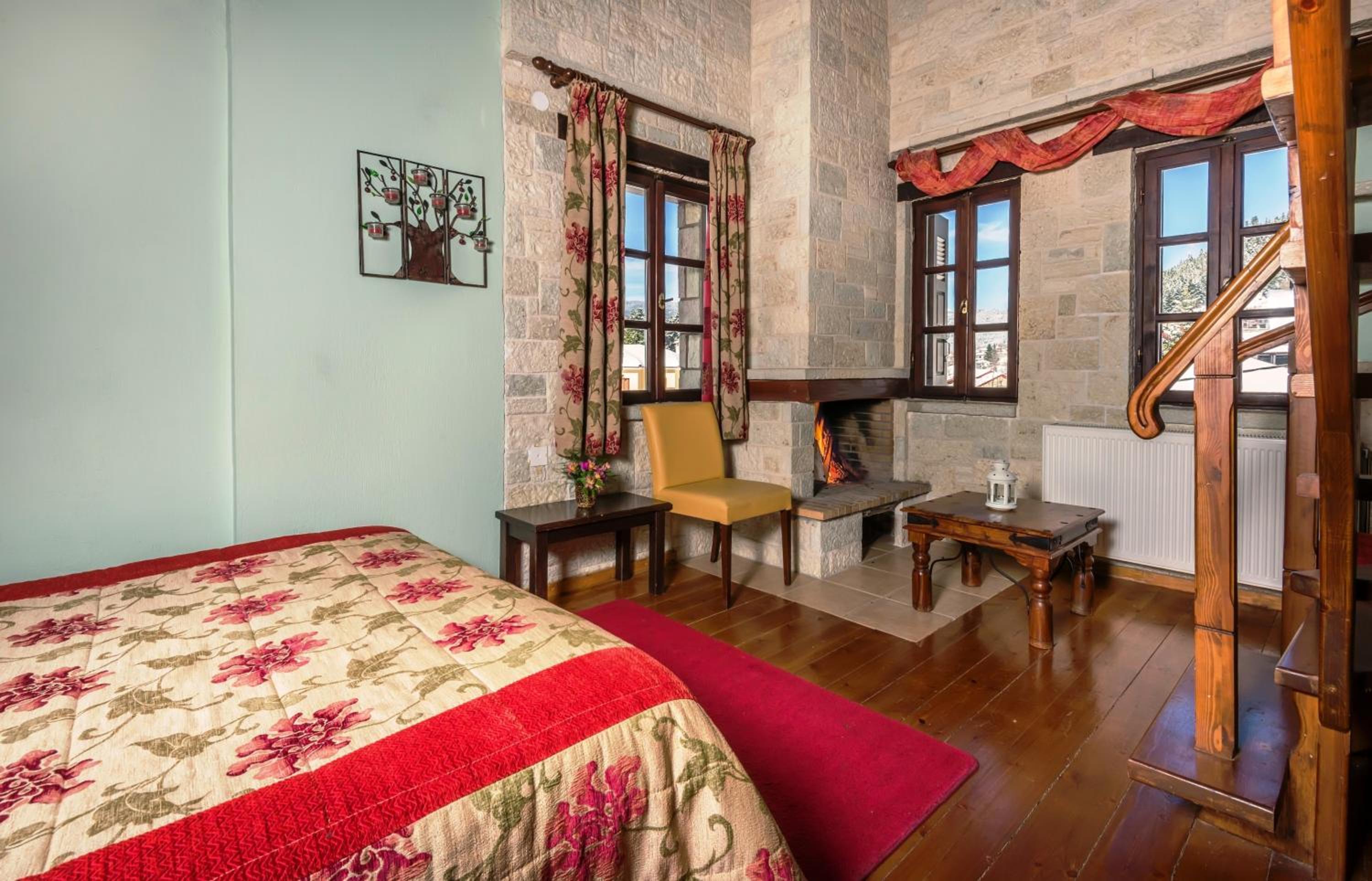 Quadruple Room with Fireplace - Photo 5