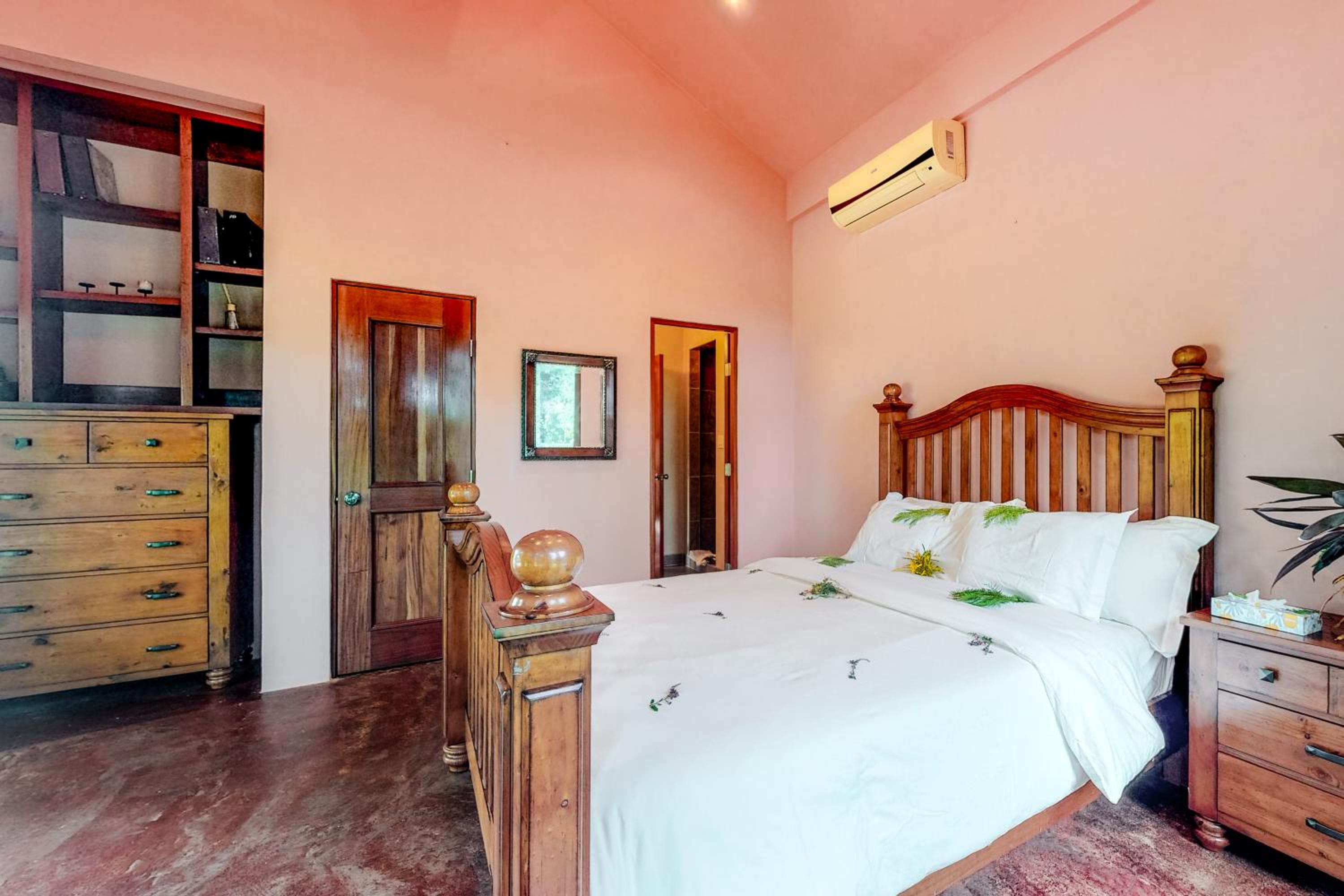 Three-Bedroom House photo 2