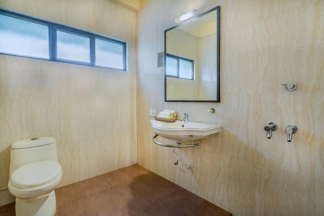 Quadruple Room With Private Bathroom photo 3