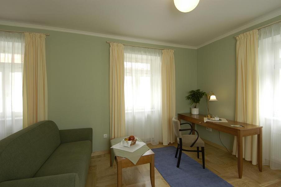 Suite - Photo 6
