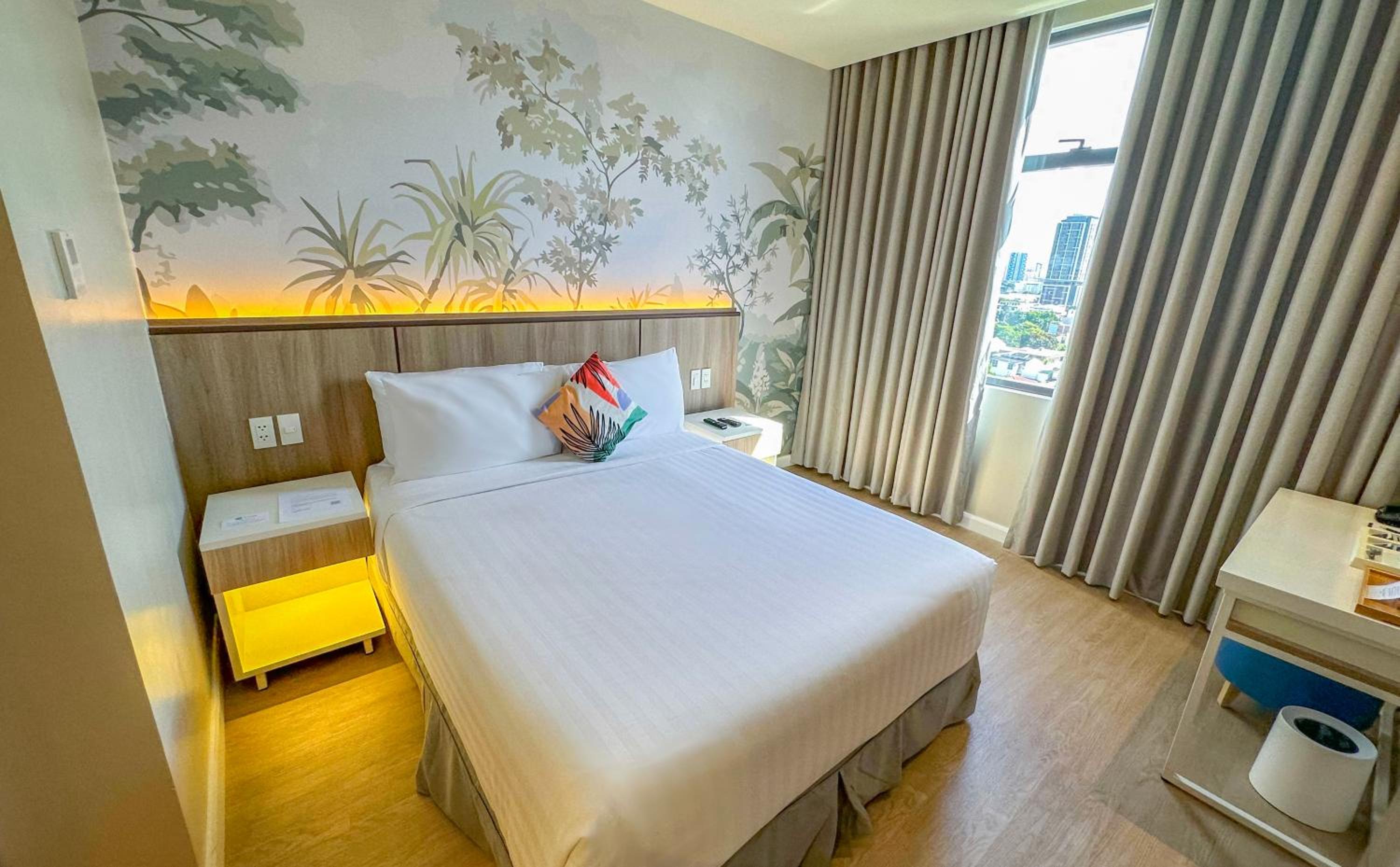 Deluxe Queen Room - Photo 1
