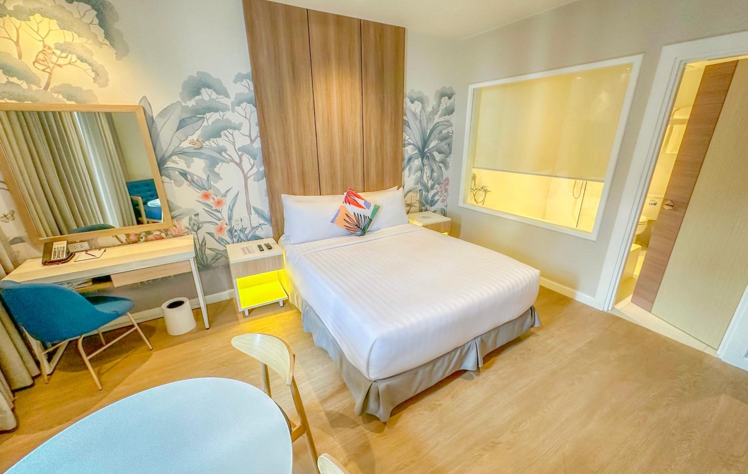 Executive Suite - Photo 1