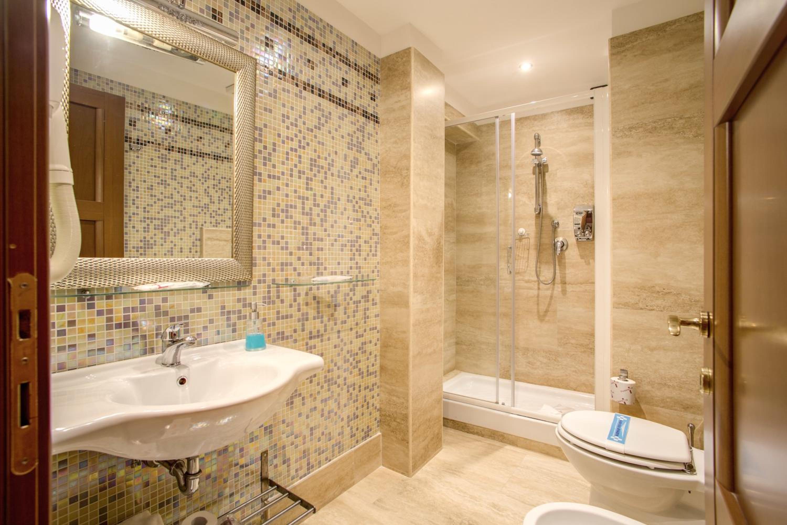 Double or Twin Room photo 3