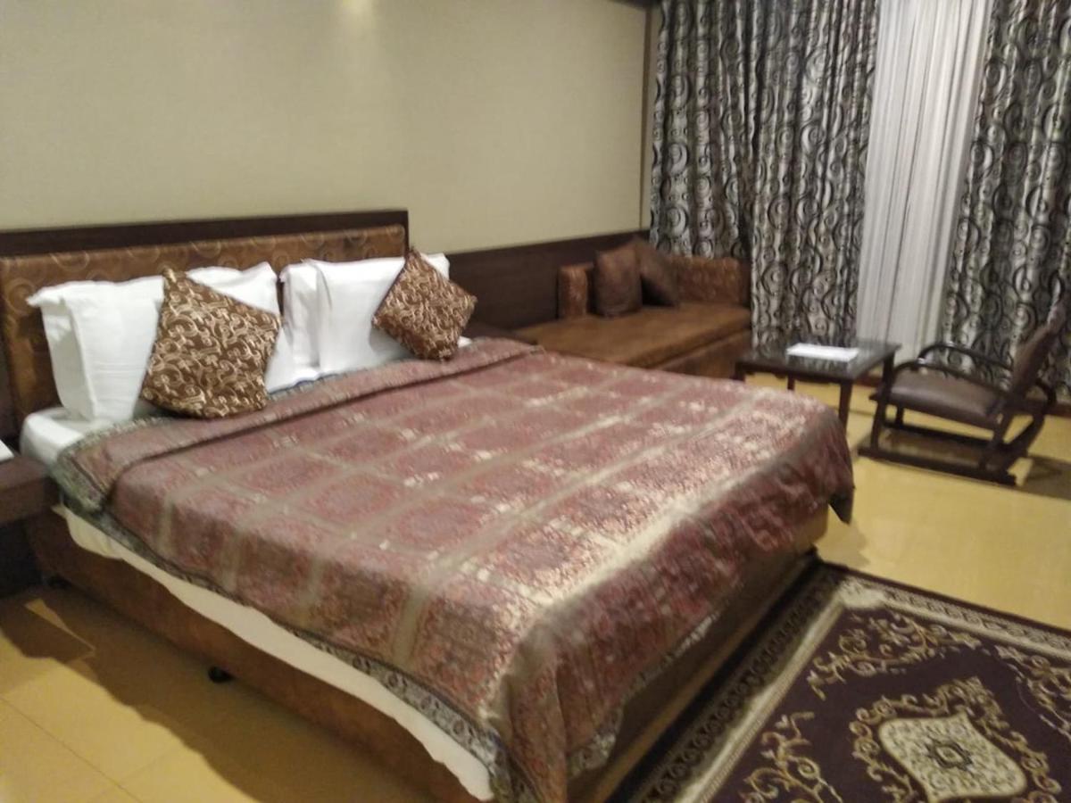Deluxe King Room photo 2