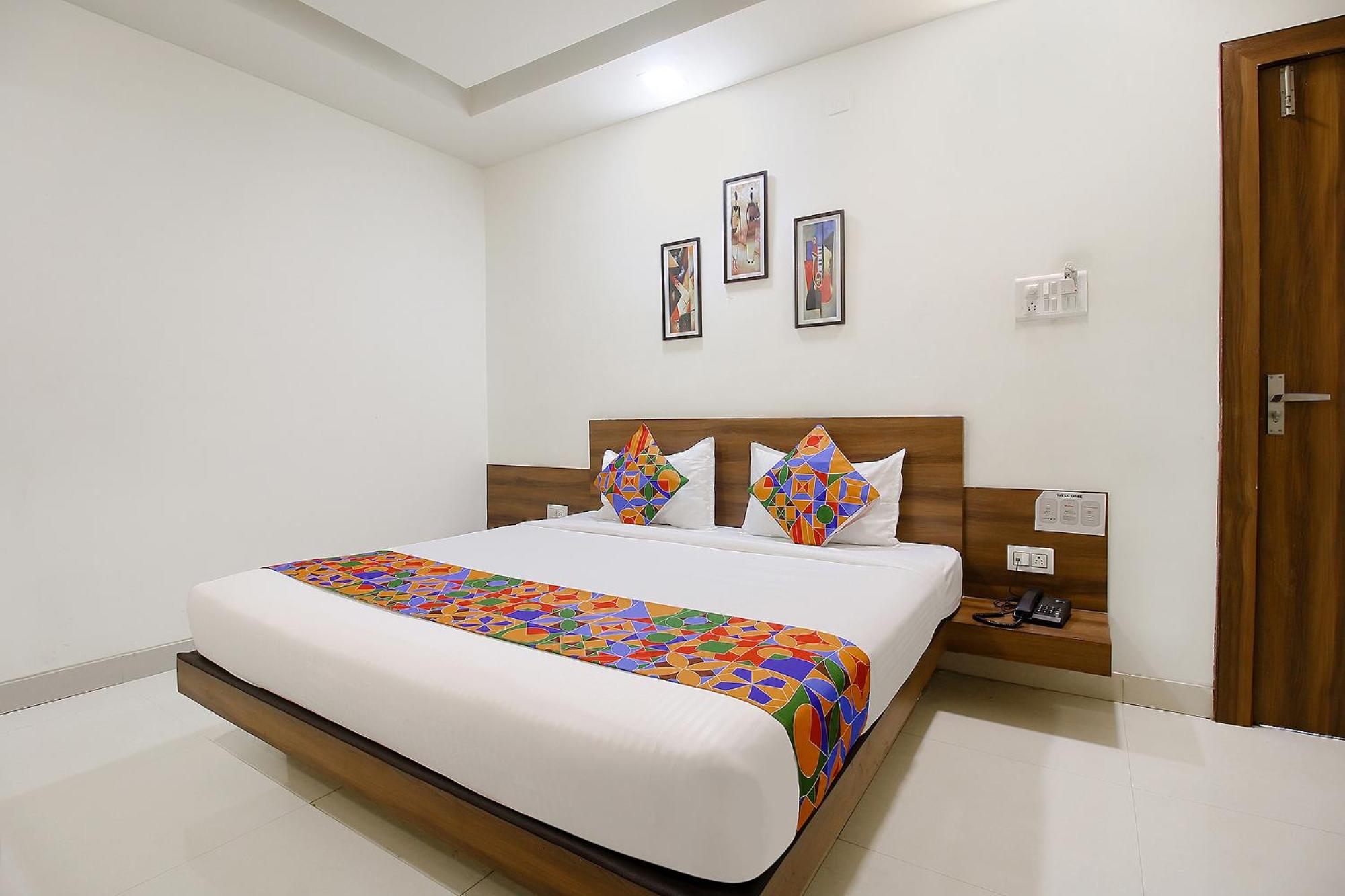 Deluxe Room - Photo 3