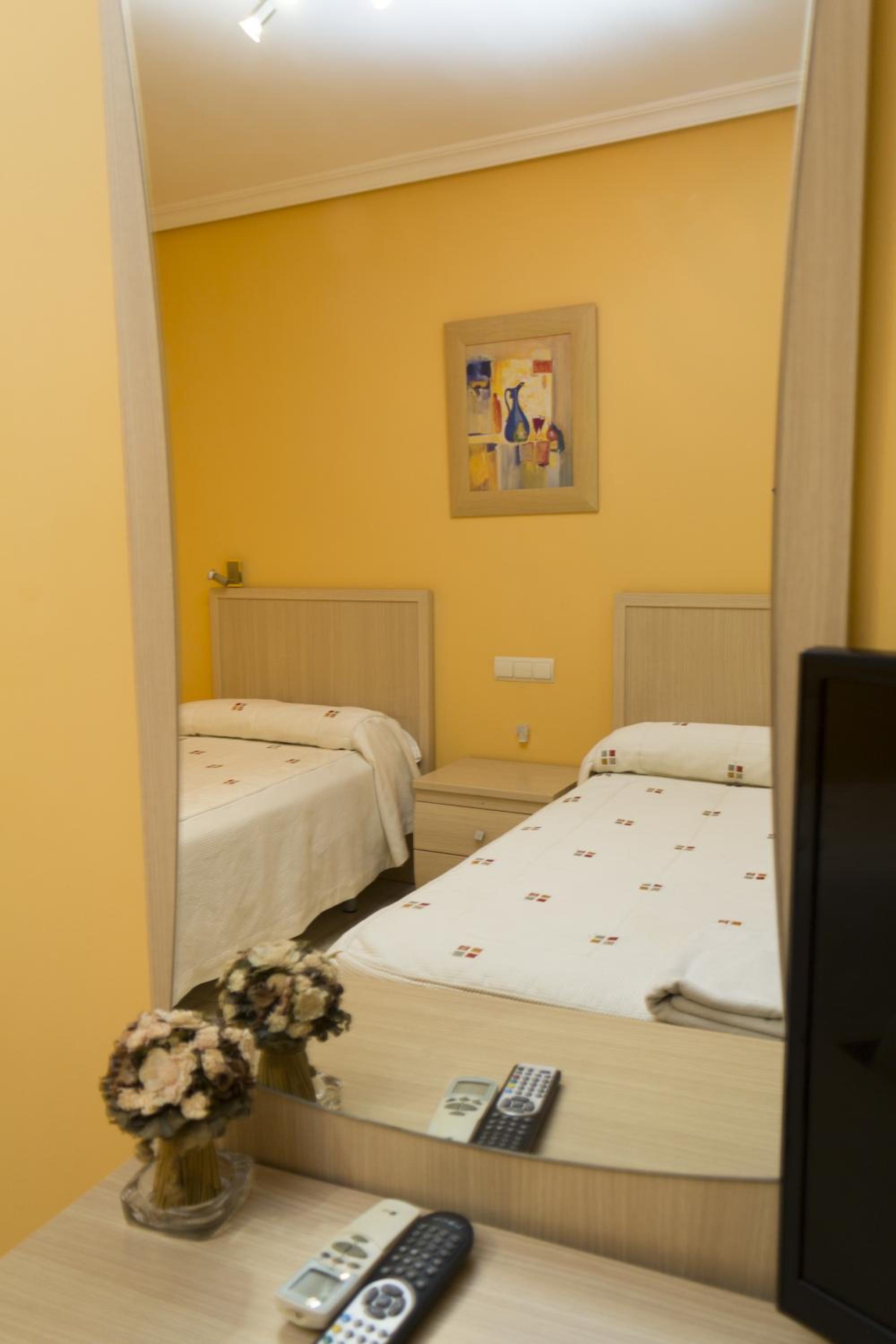 Twin Room - Photo 4