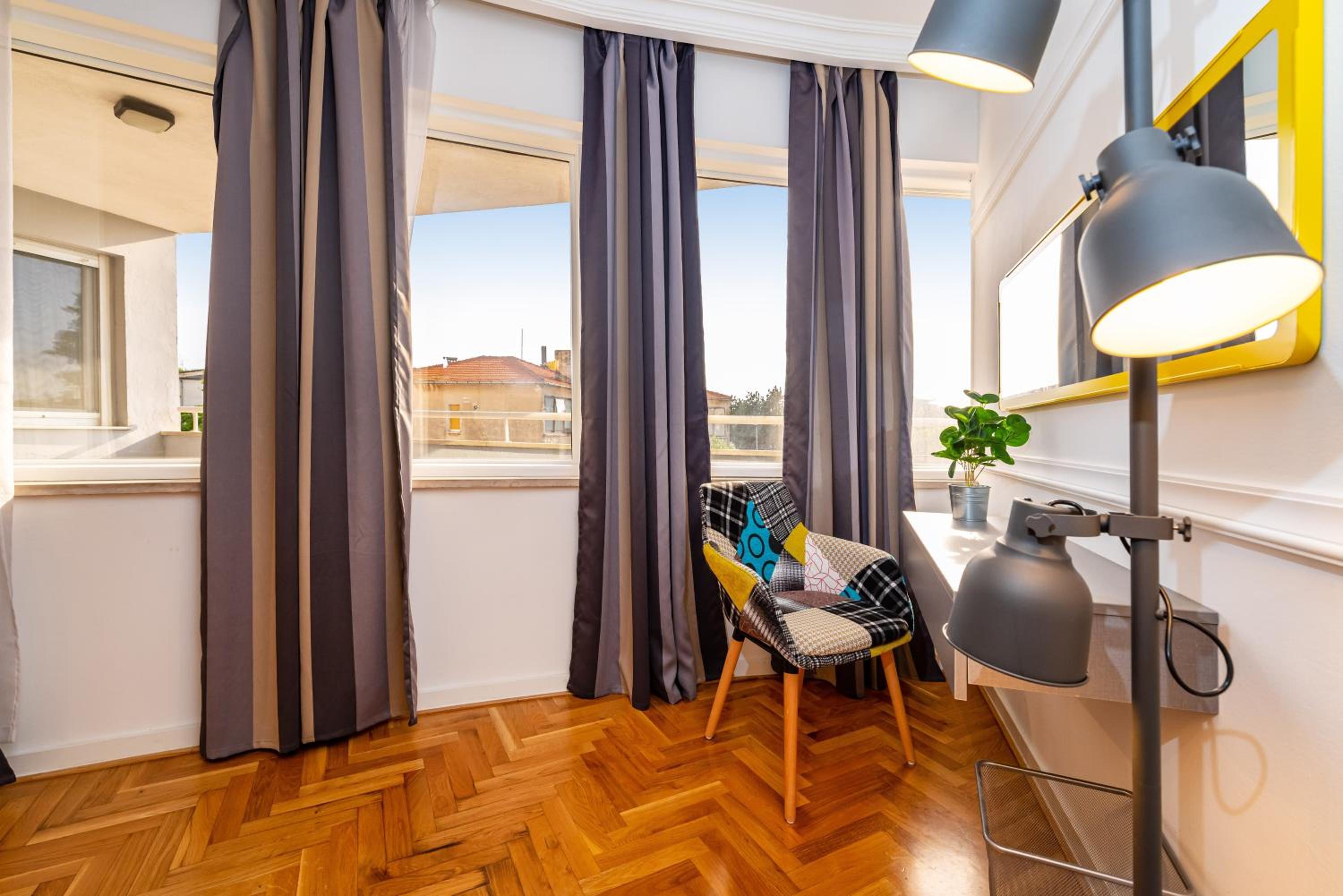 Apartment with Terrace - Photo 2