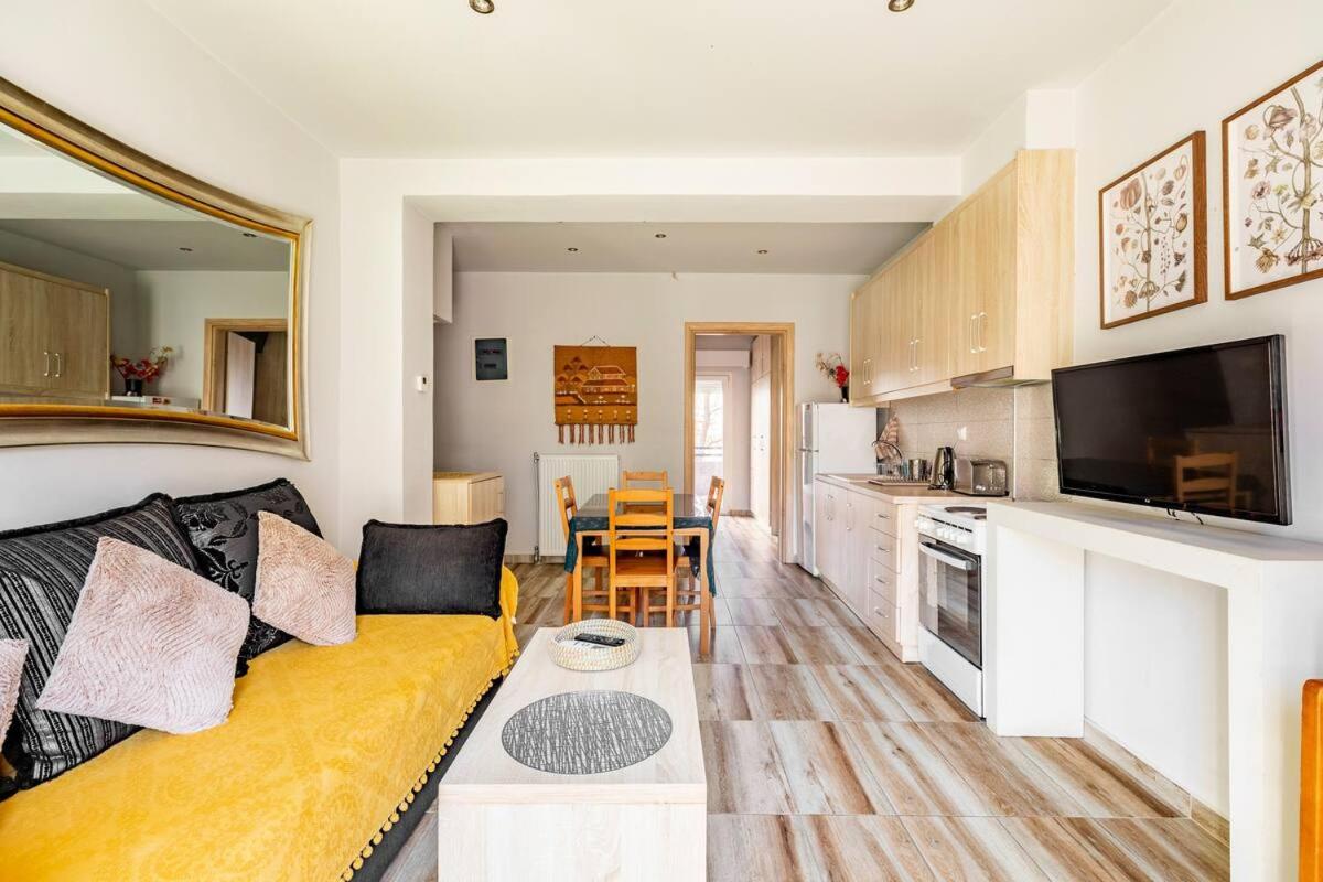 One-Bedroom Apartment - Photo 1