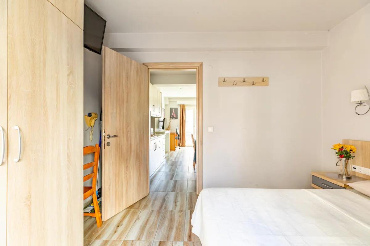 One-Bedroom Apartment - Photo 7