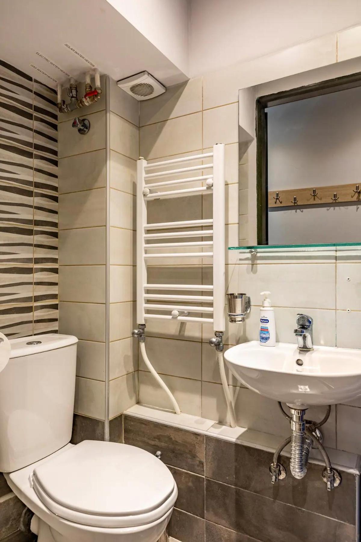 One-Bedroom Apartment - Photo 15
