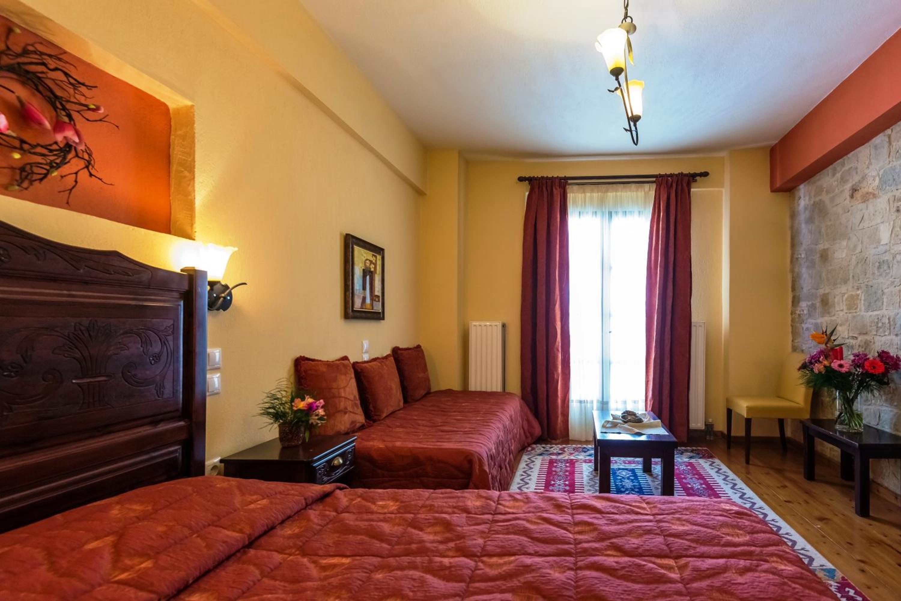 Double Room with Balcony - Photo 2