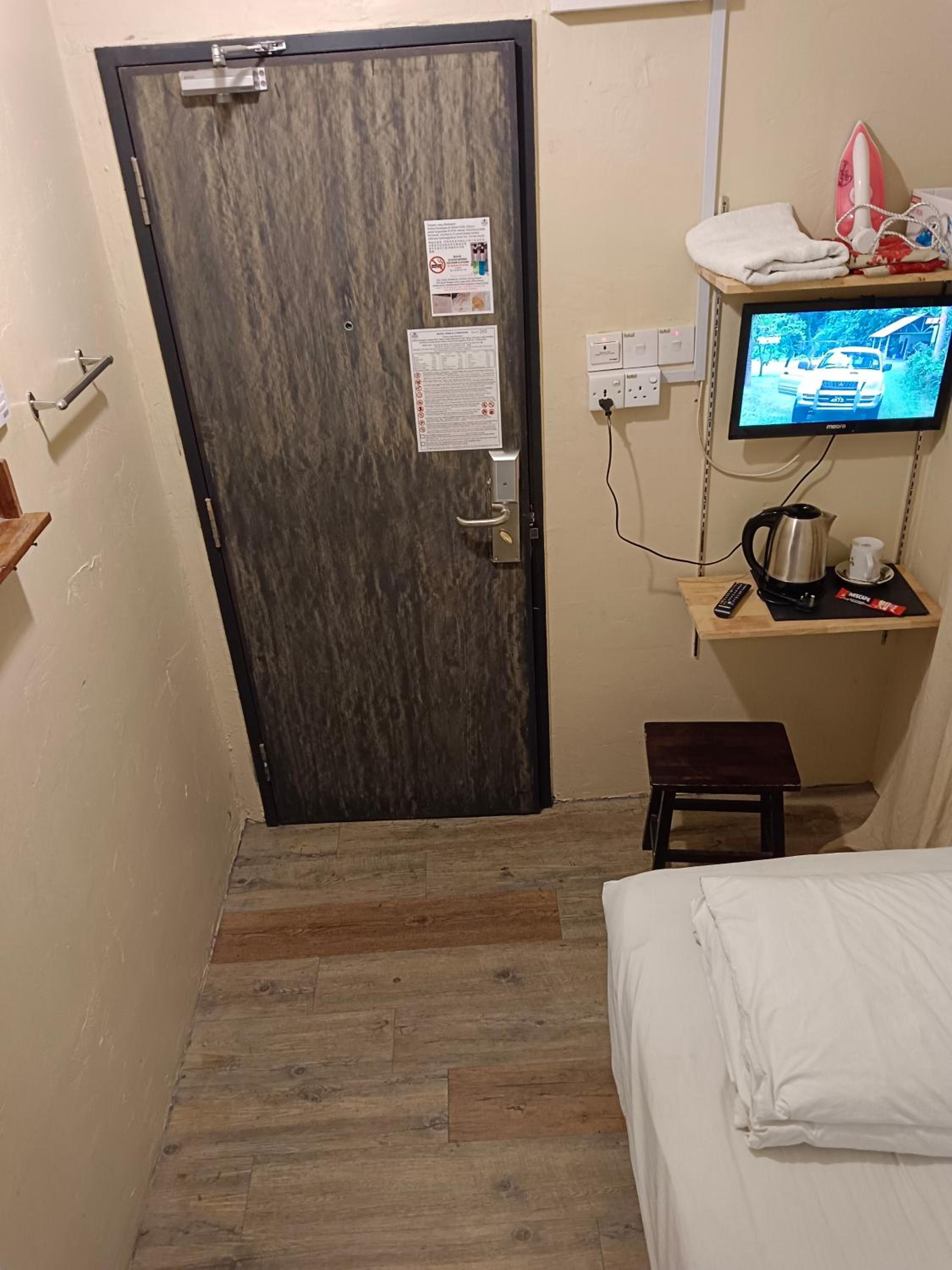 Single Room with Bathroom photo 3