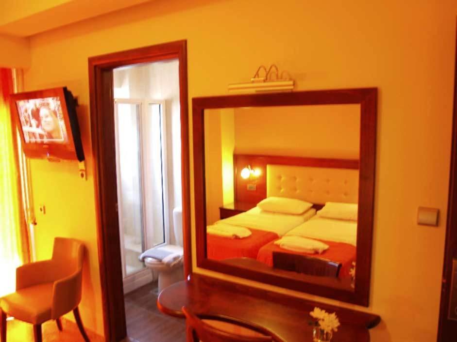 Twin Room - Photo 6