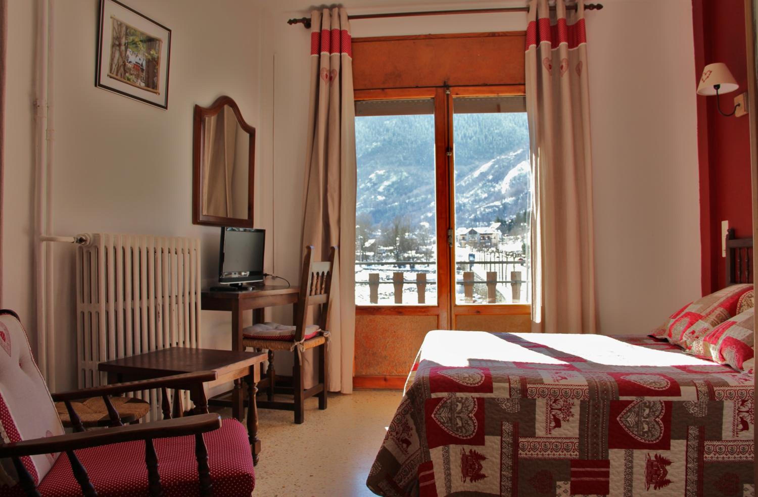 Double or Twin Room - Photo 2