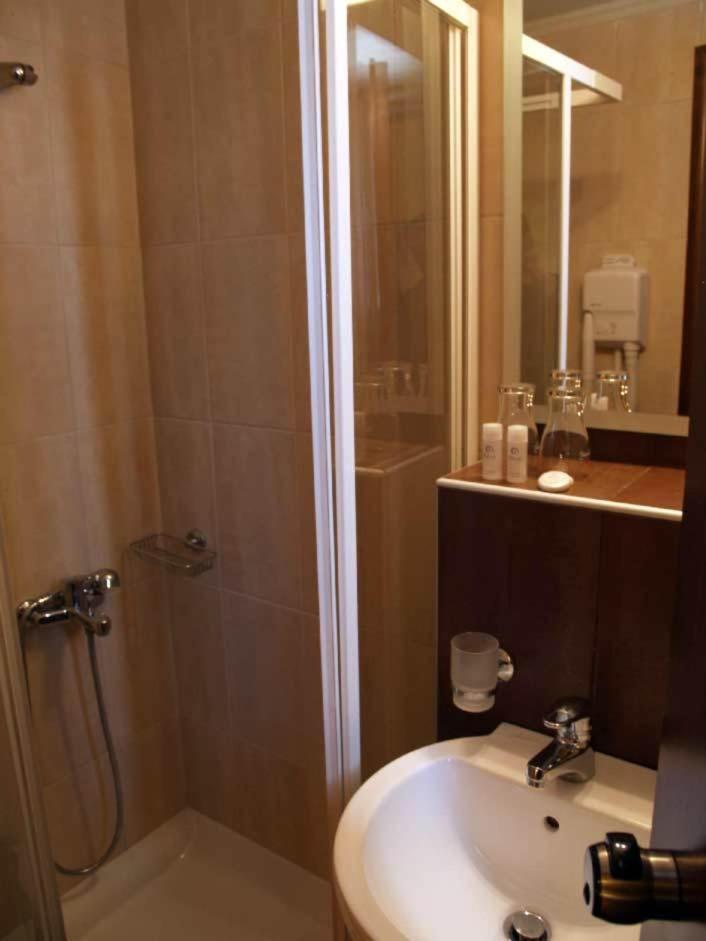 Twin Room - Photo 7