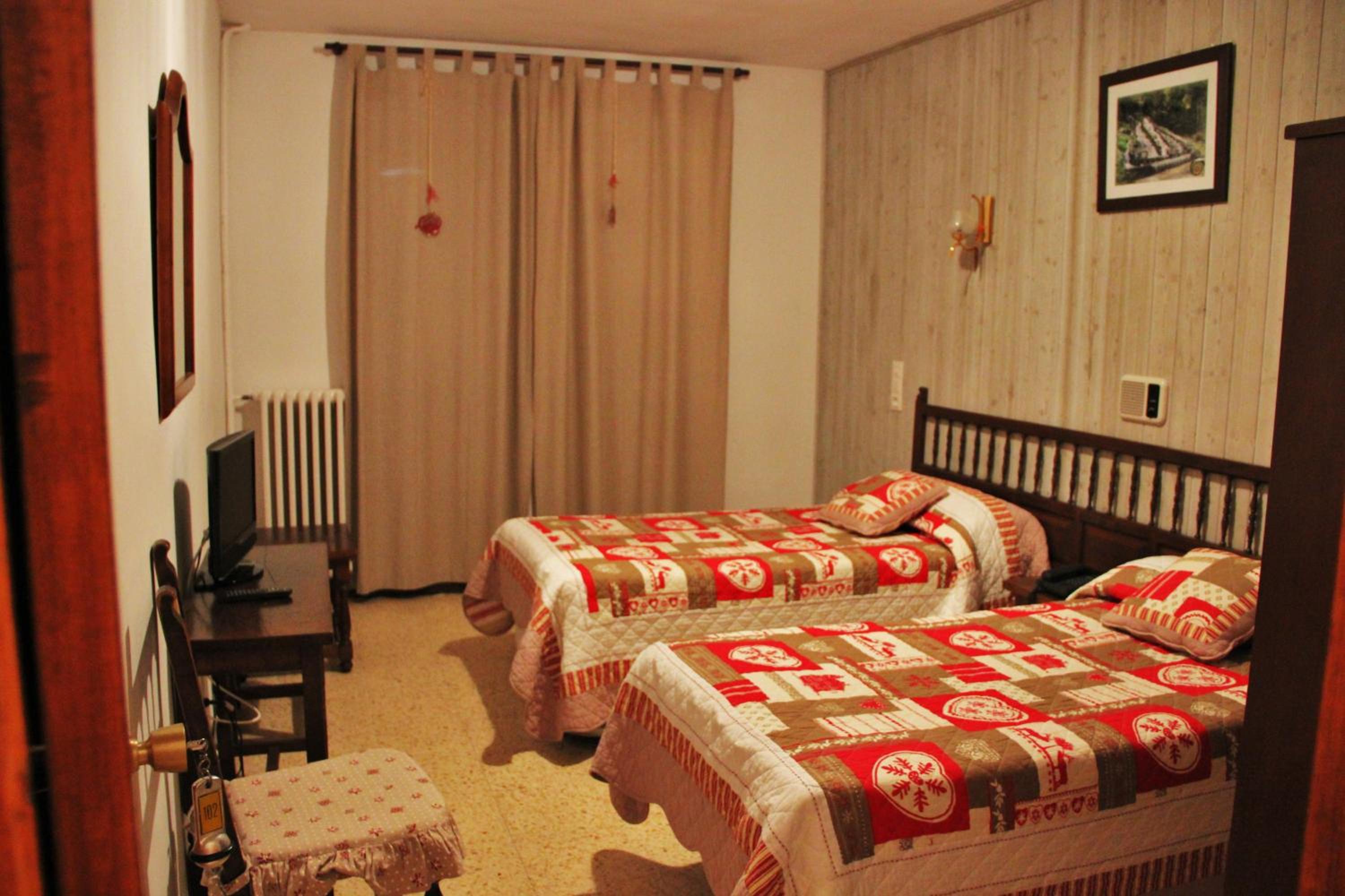 Double or Twin Room - Photo 3